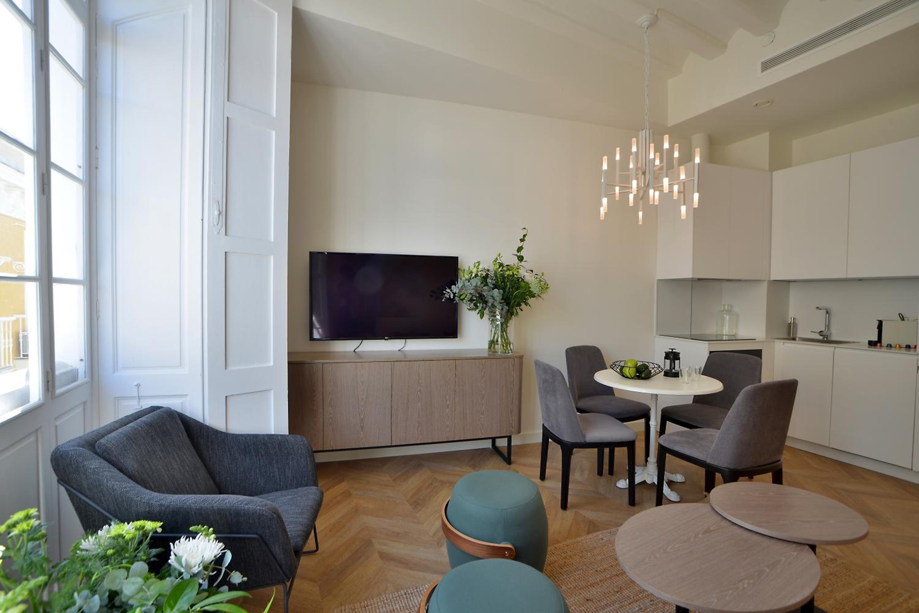 One-Bedroom Apartment - Photo 5