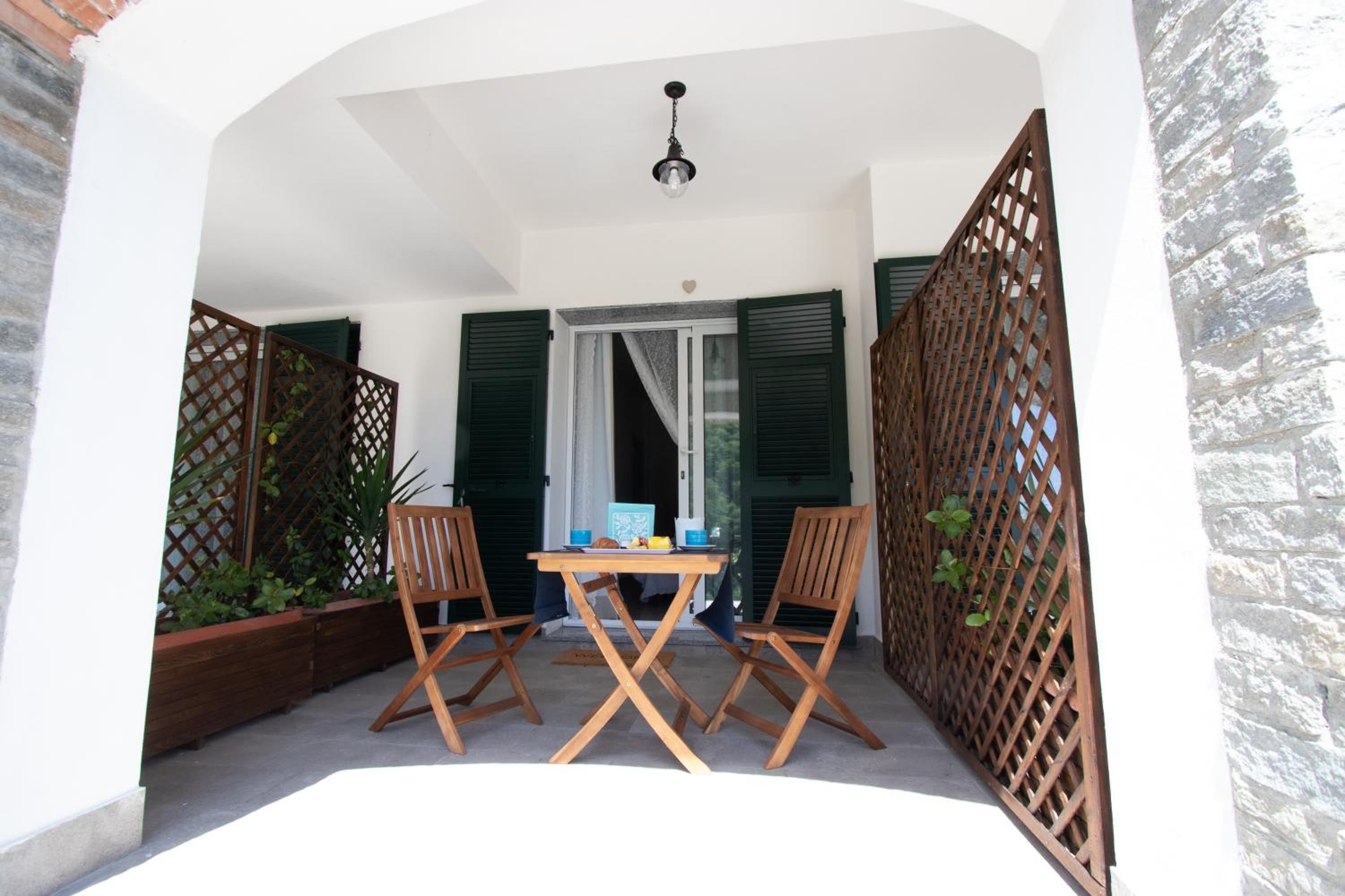 Double Room with Private Bathroom - Photo 2
