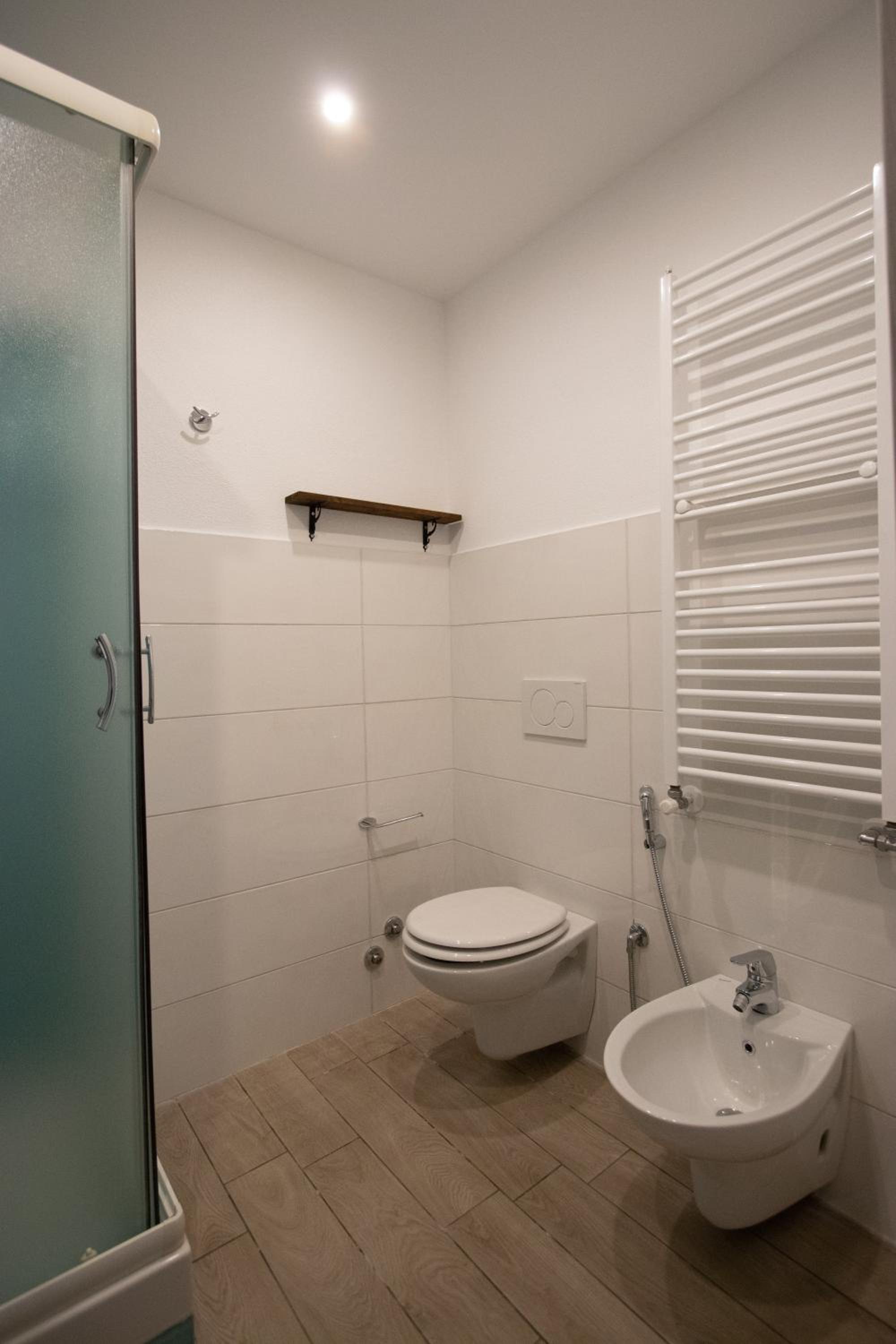Double Room with Private Bathroom - Photo 3