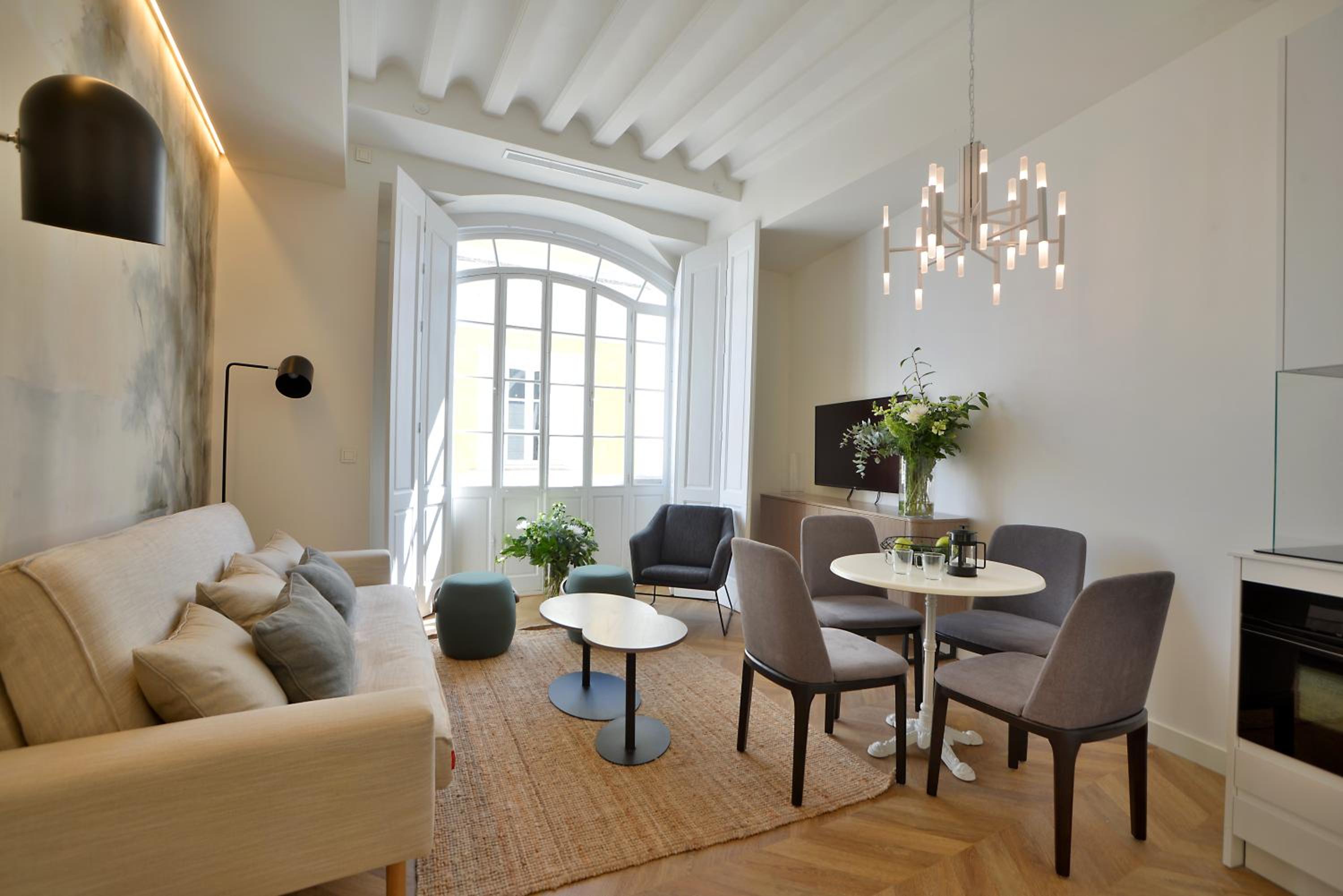 One-Bedroom Apartment - Photo 4