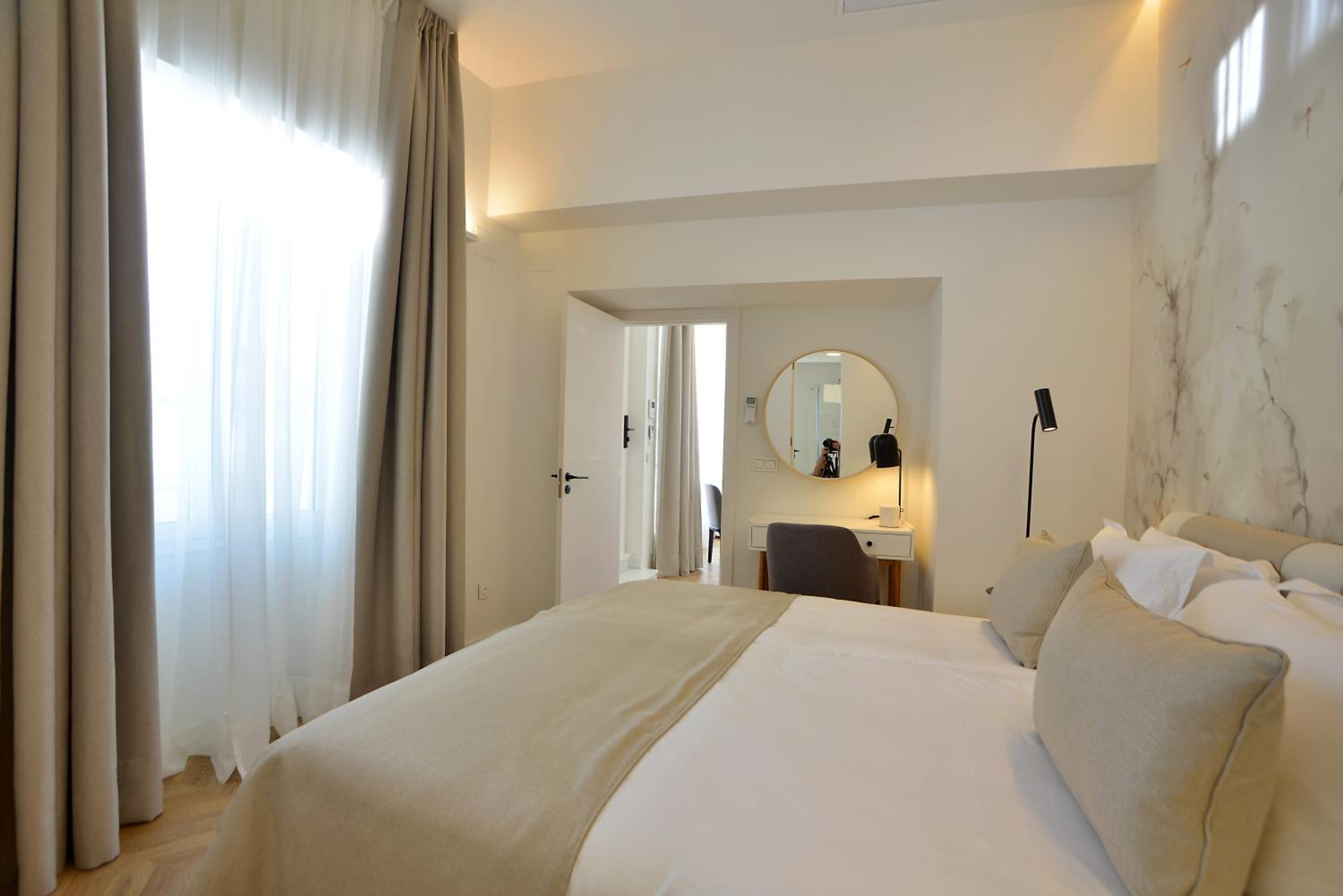 One-Bedroom Apartment - Photo 8