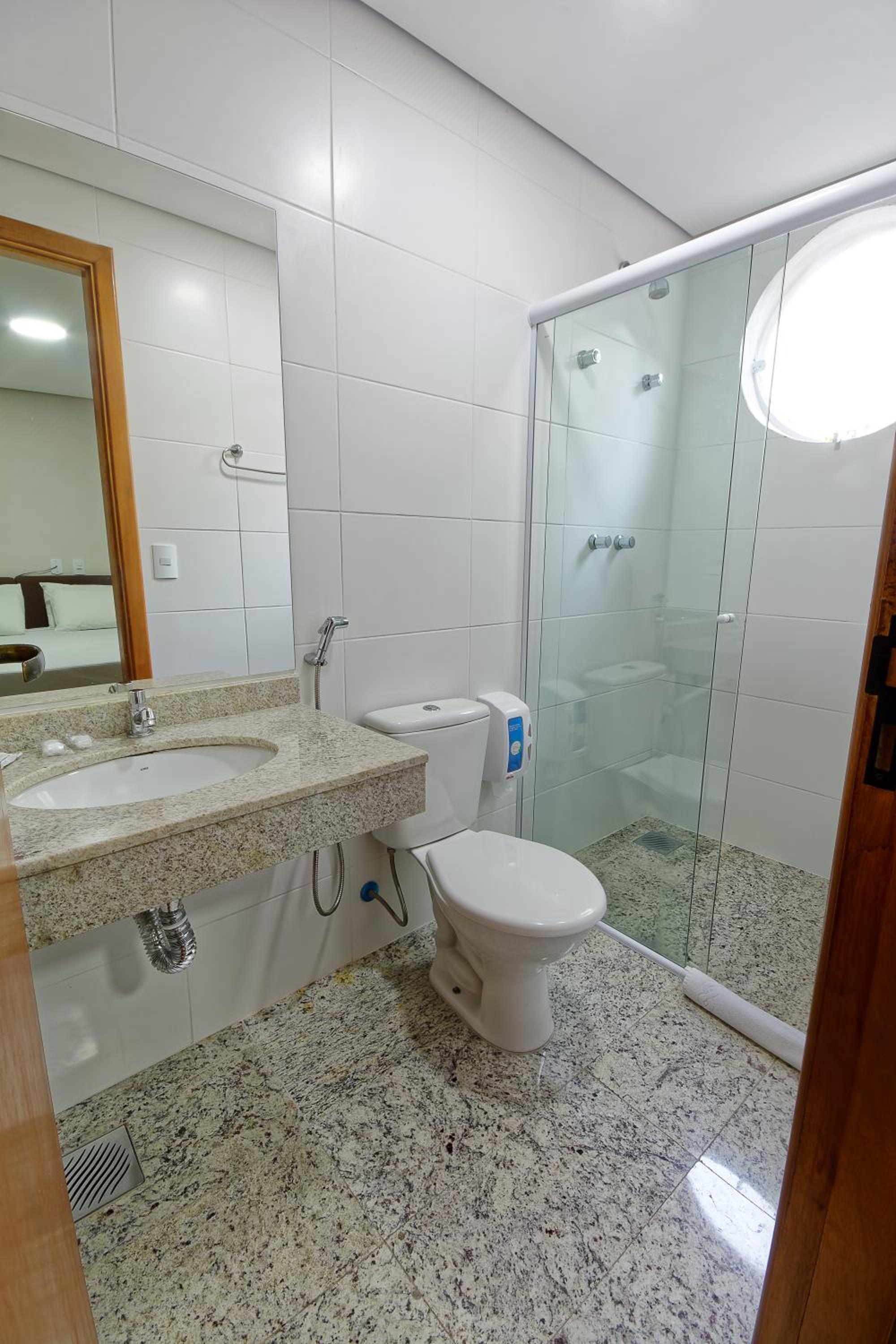 Standard Room with One Double Bed - Photo 5