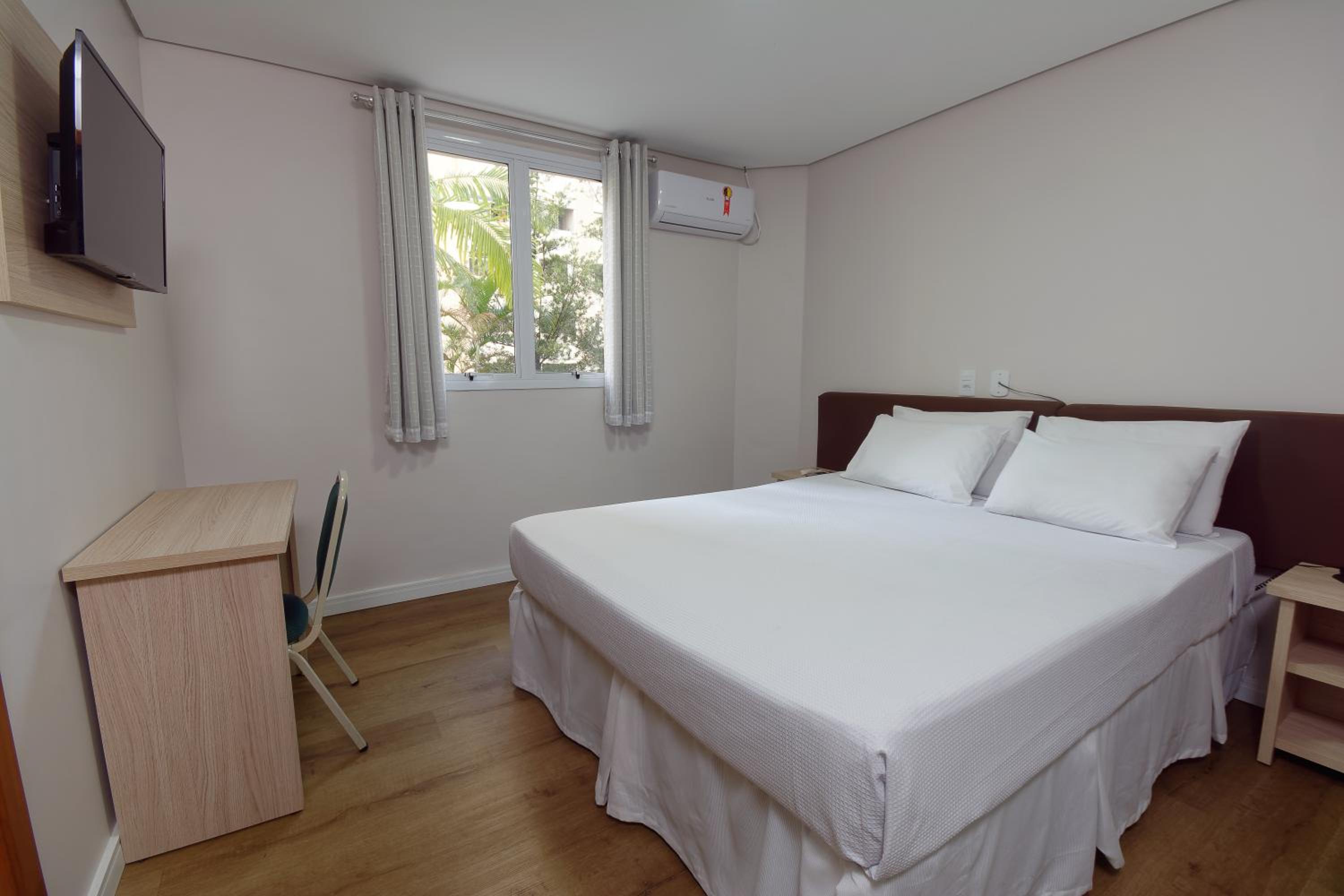 Standard Room with One Double Bed - Photo 3