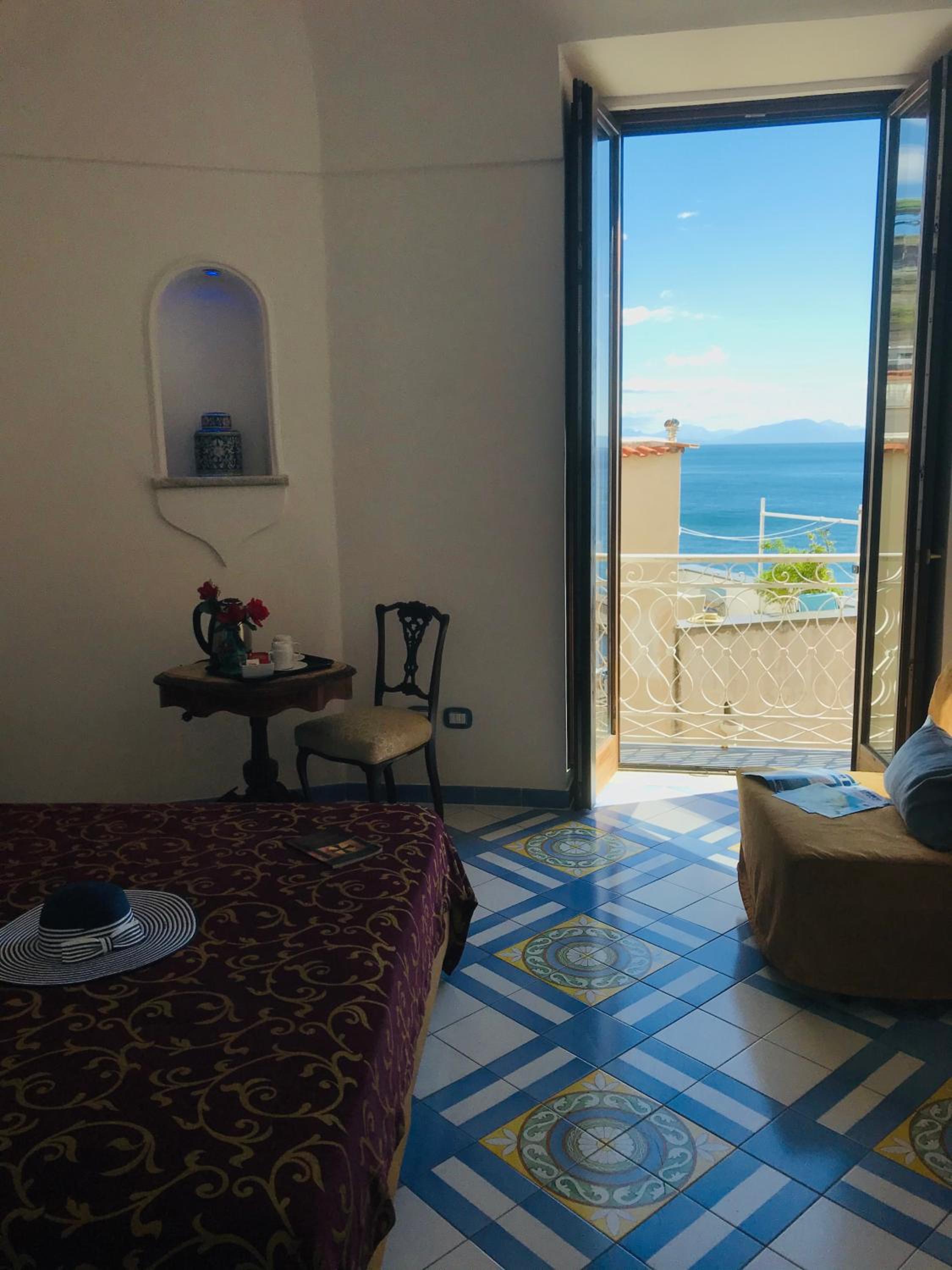 Double Room with Balcony - Photo 6