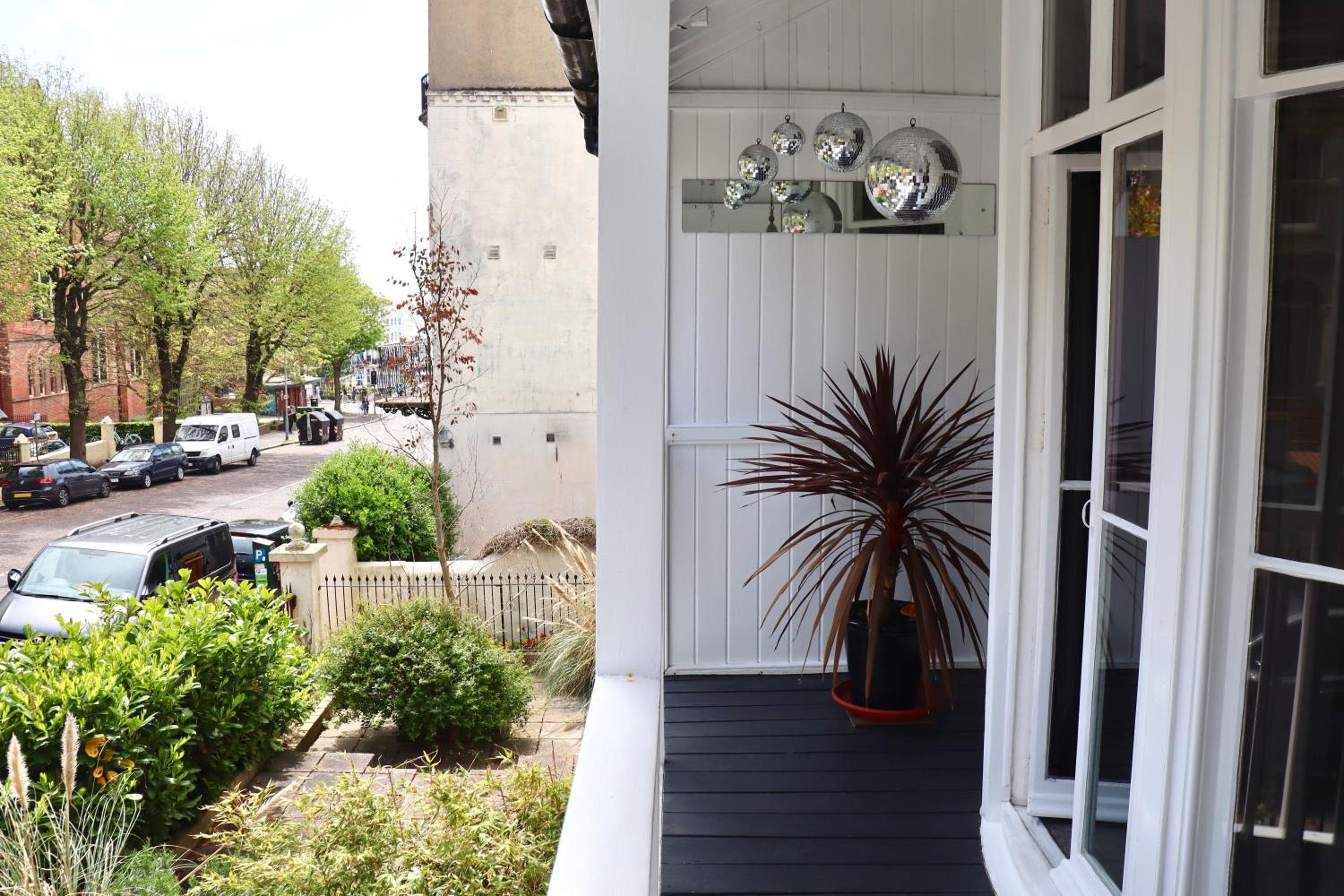 Deluxe Double Room with Balcony - Photo 8