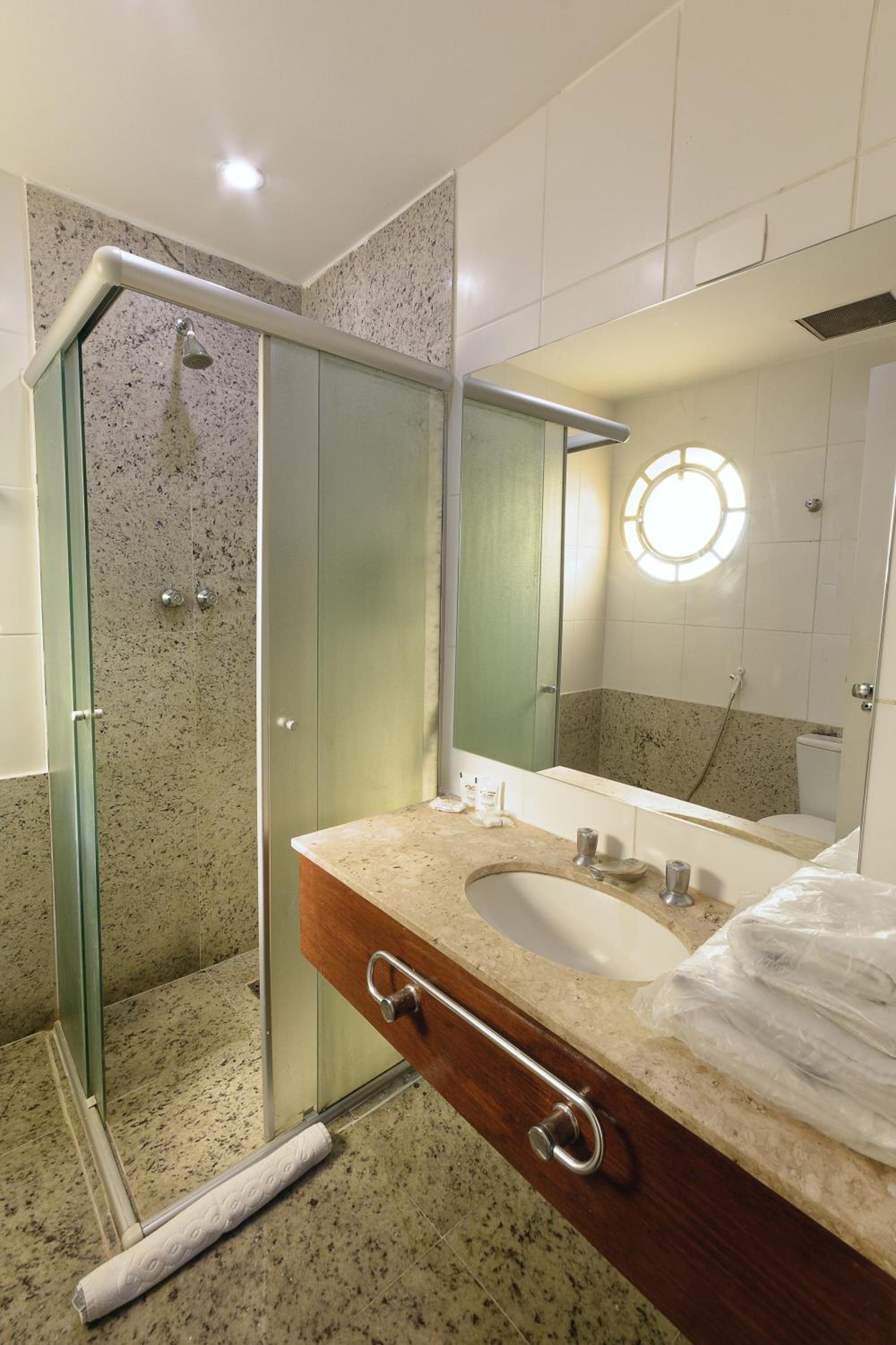 Standard Room with One Double Bed - Photo 15