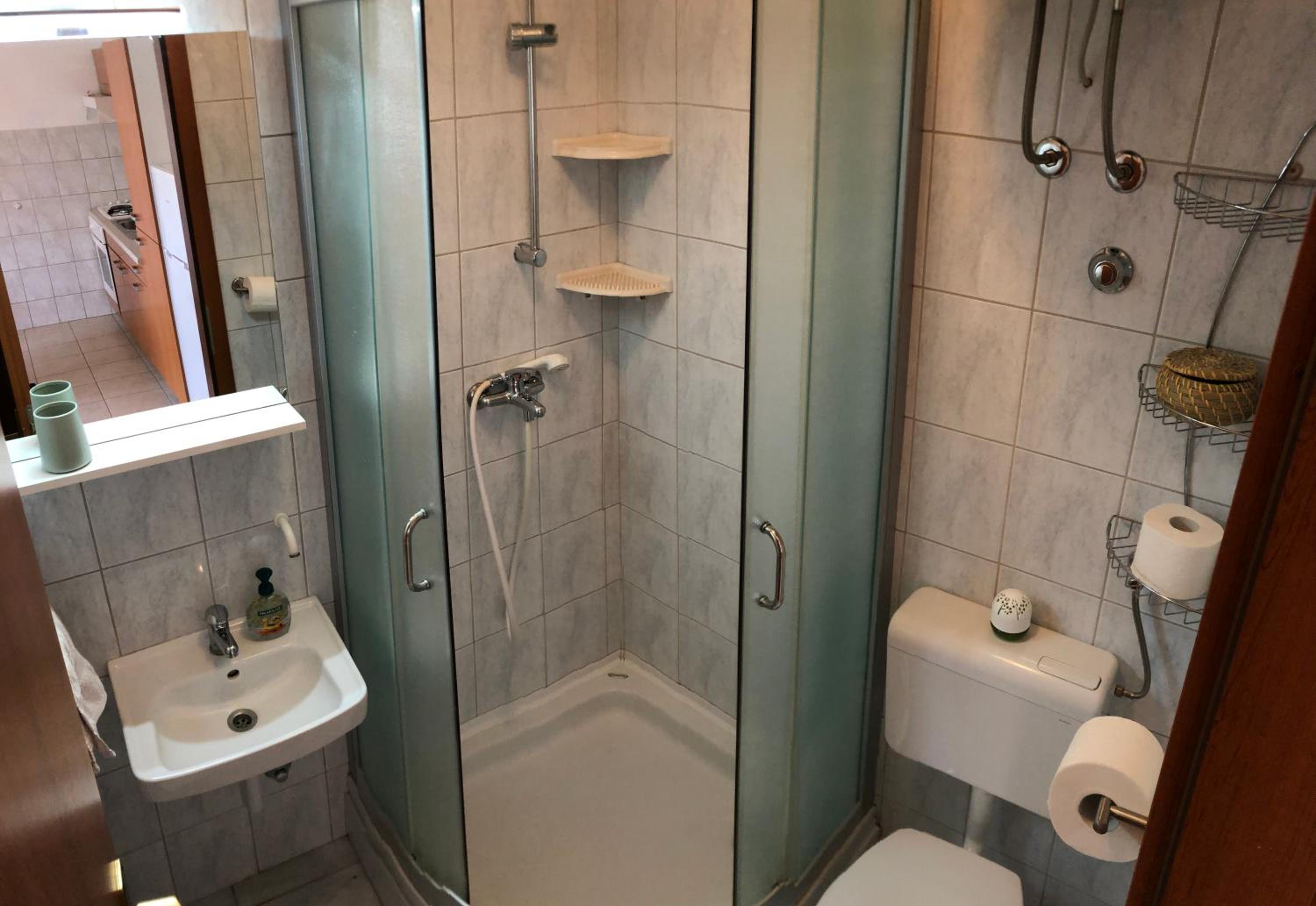 Studio Apartment - Photo 10