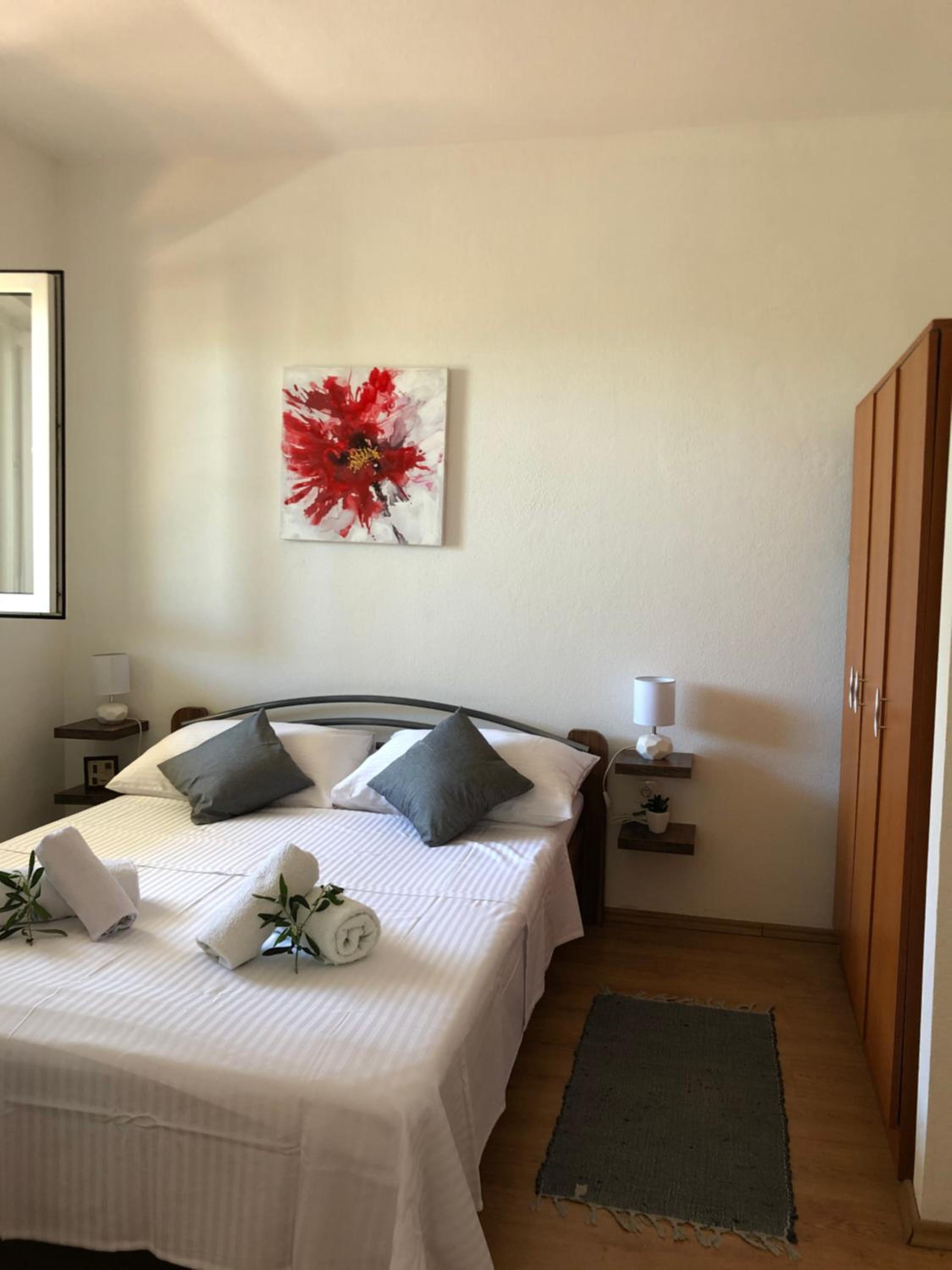 Studio Apartment - Photo 1