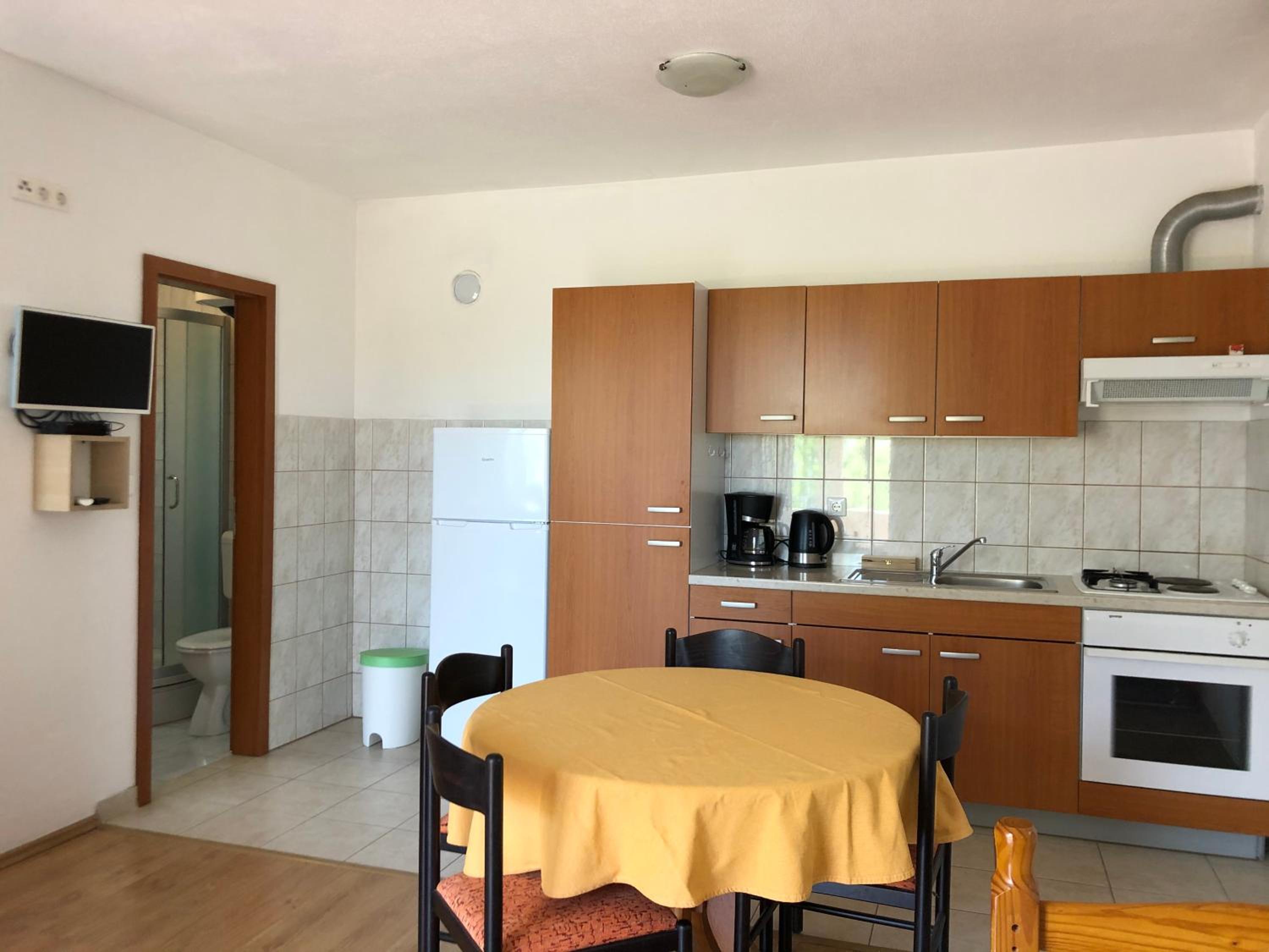Studio Apartment - Photo 6