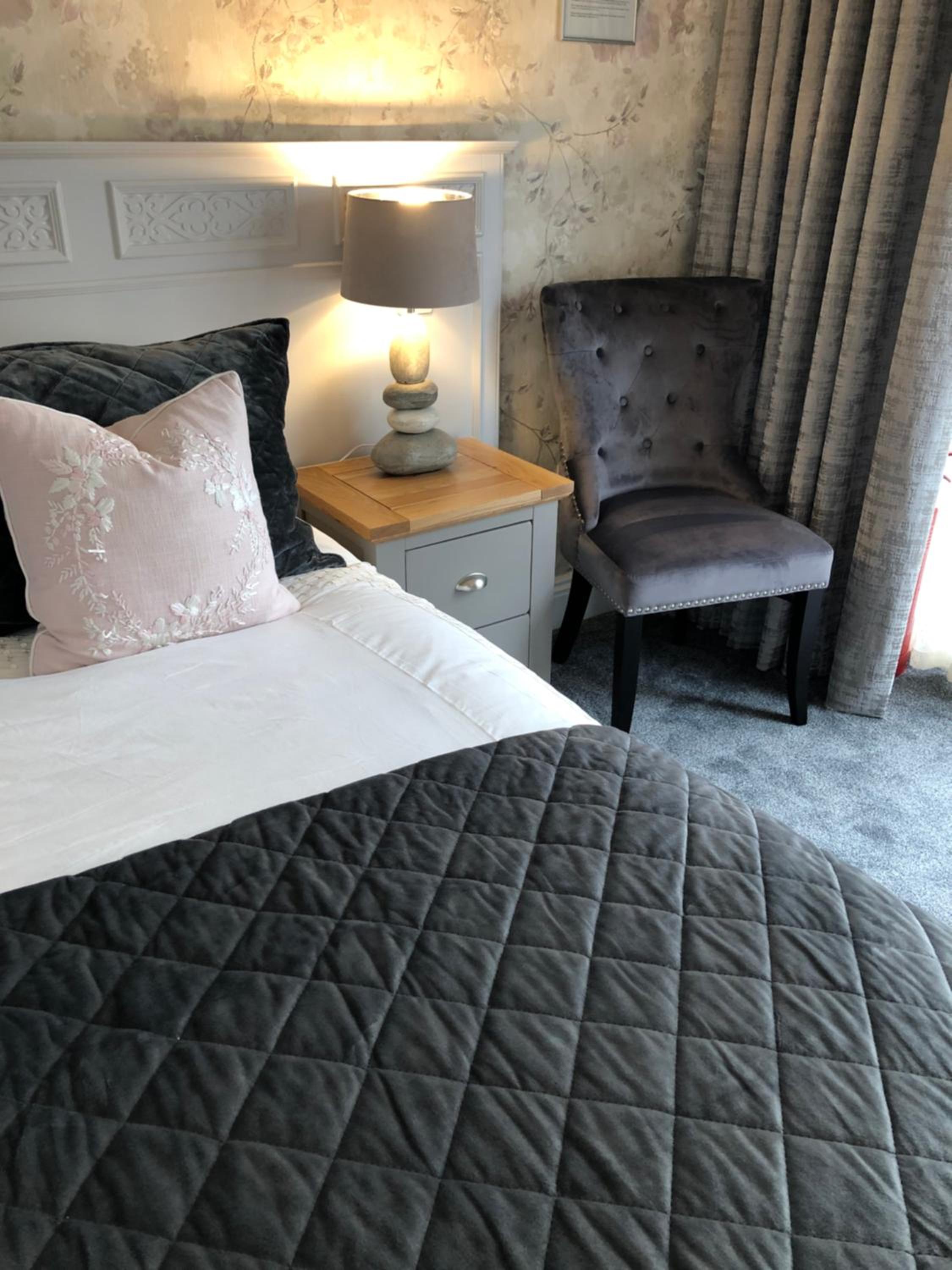 Room 1 - Photo 2