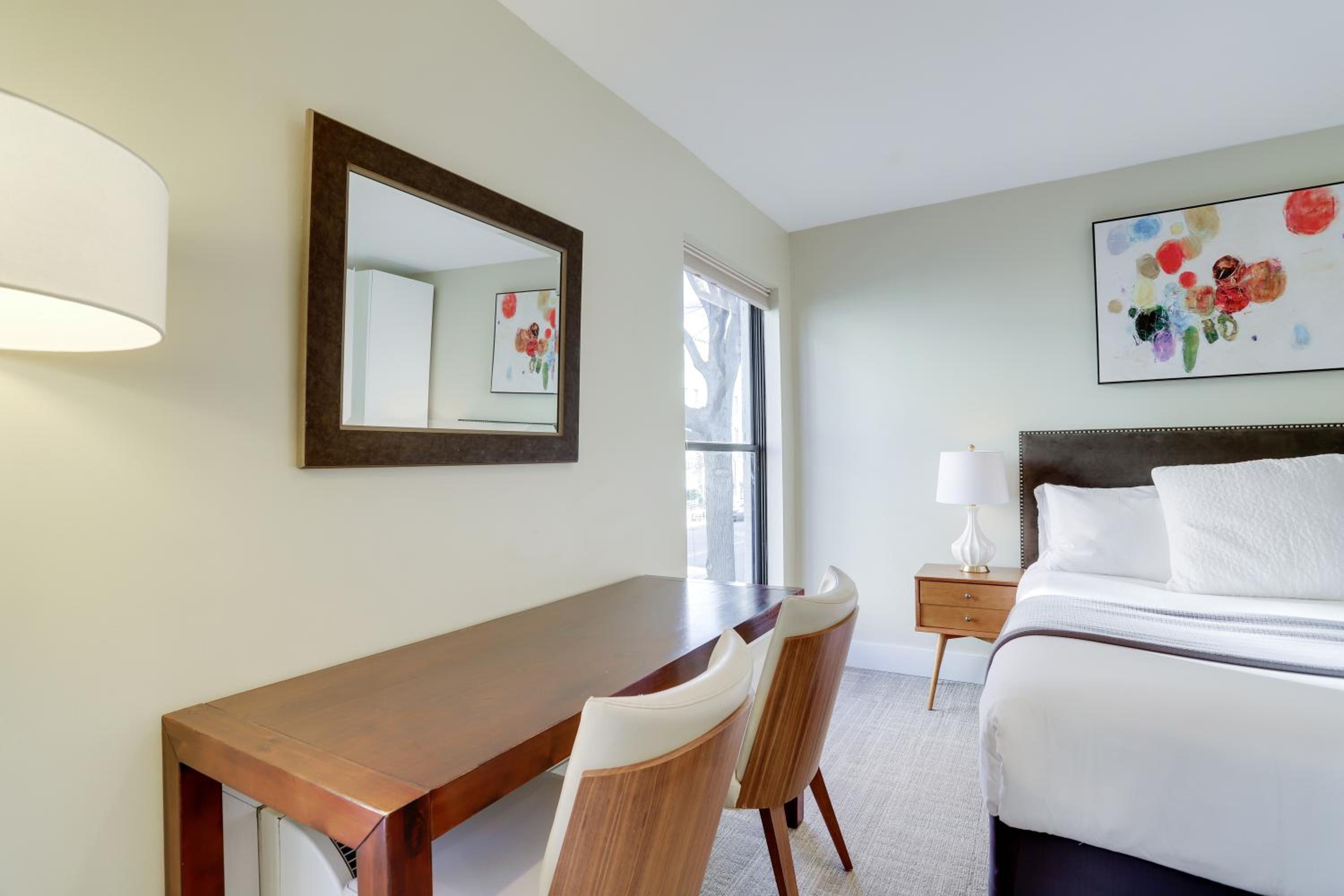 Deluxe Queen Room - Photo 4