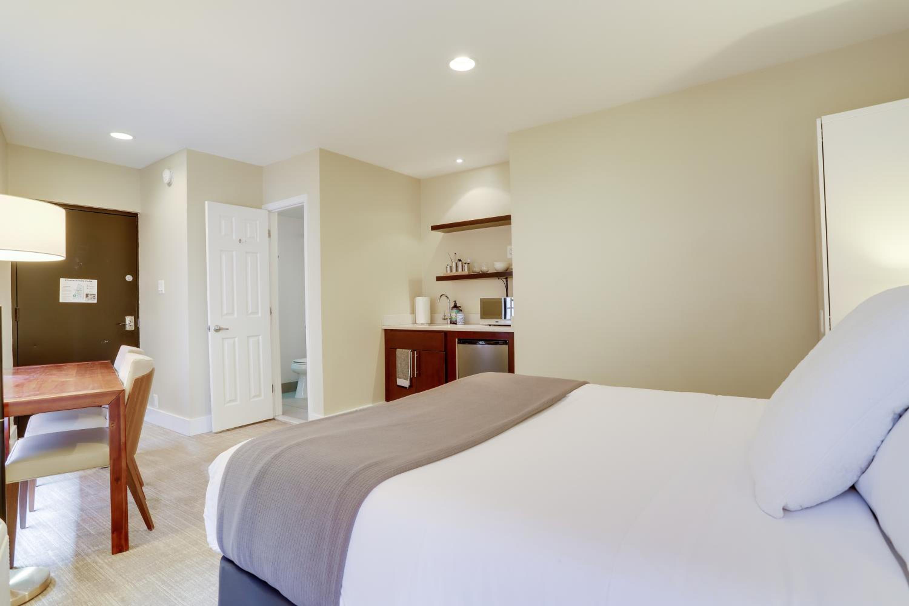 Standard Queen Room - Photo 1