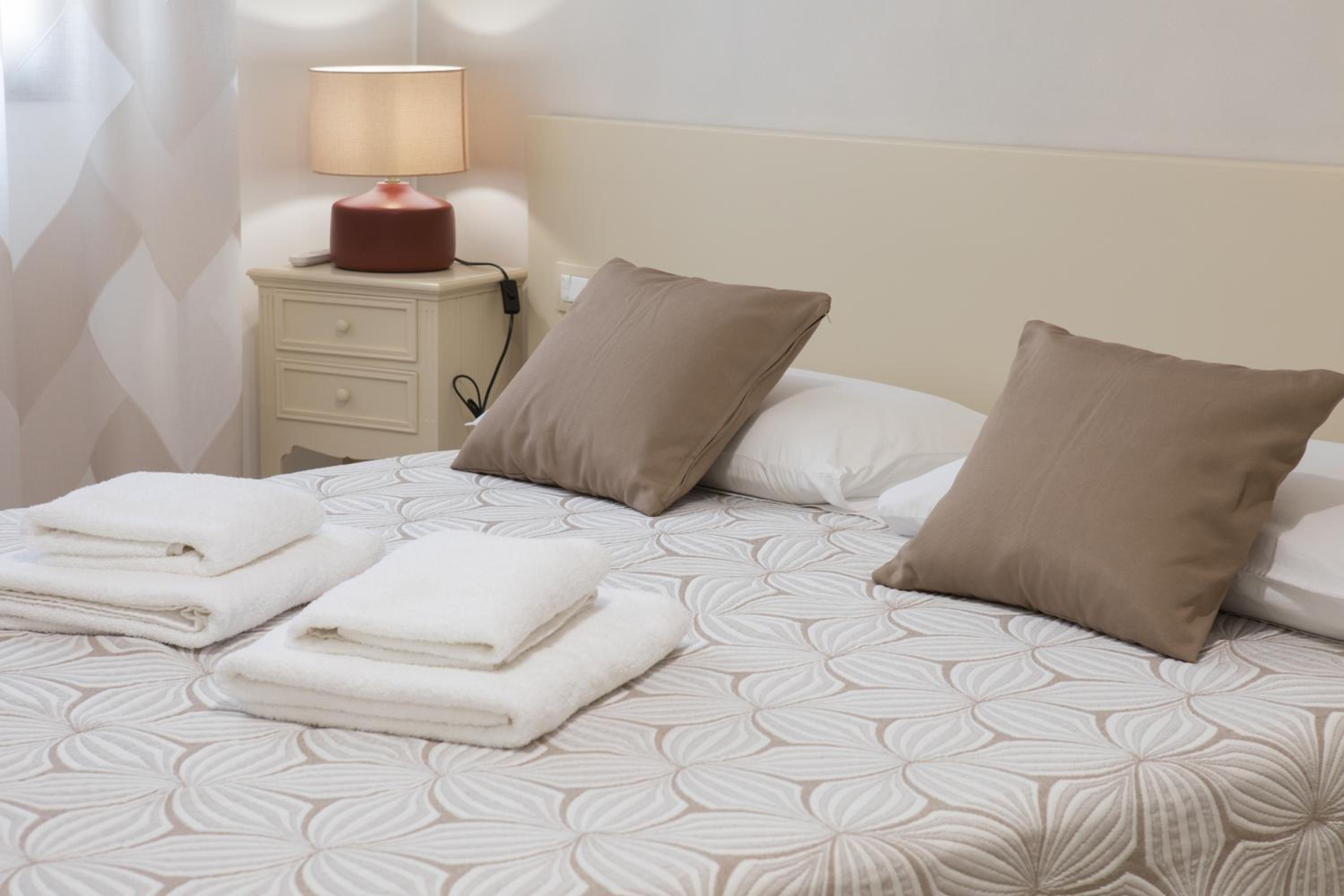 Economy Triple Room photo 2