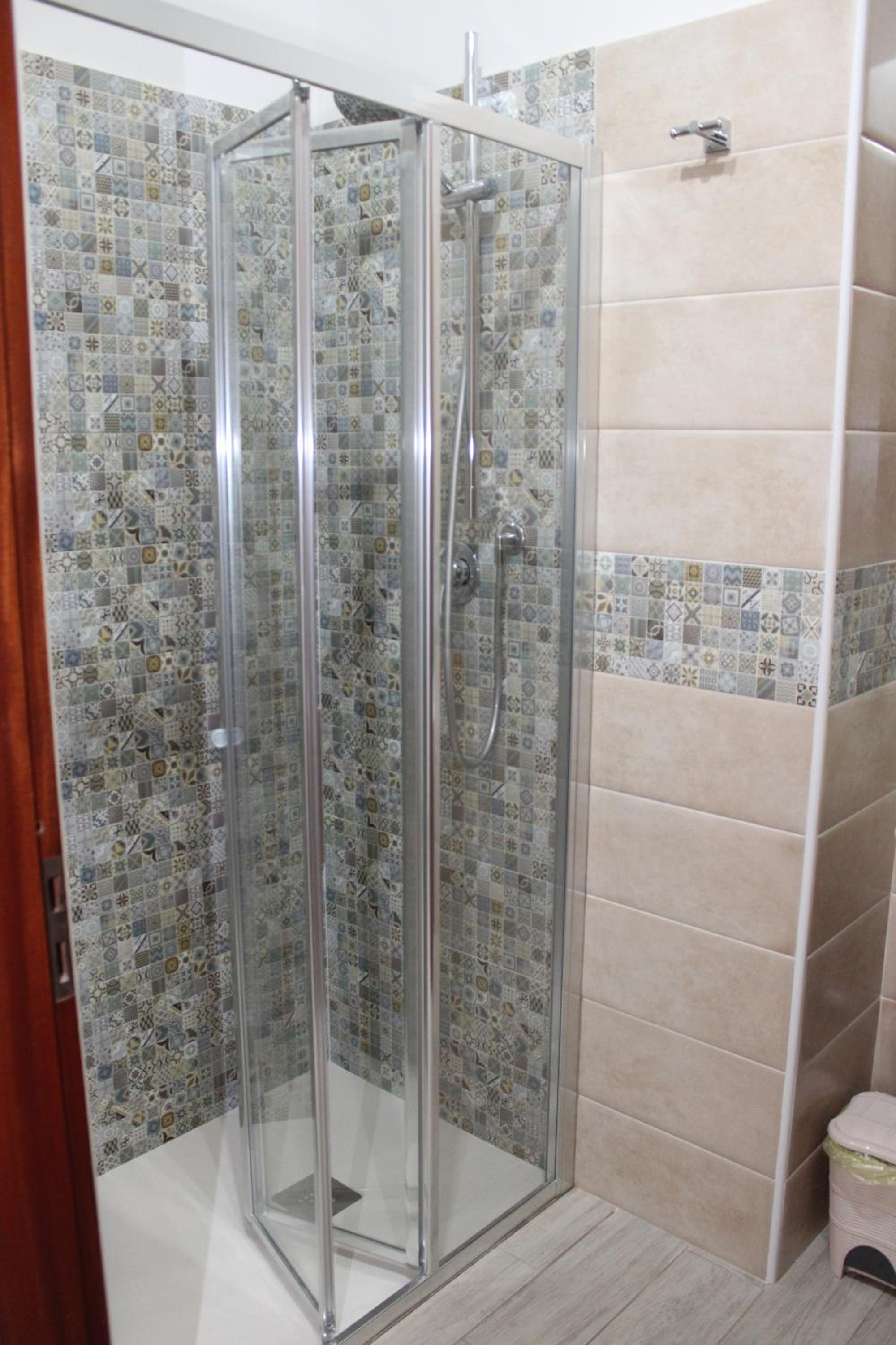 Quadruple Room - Photo 11