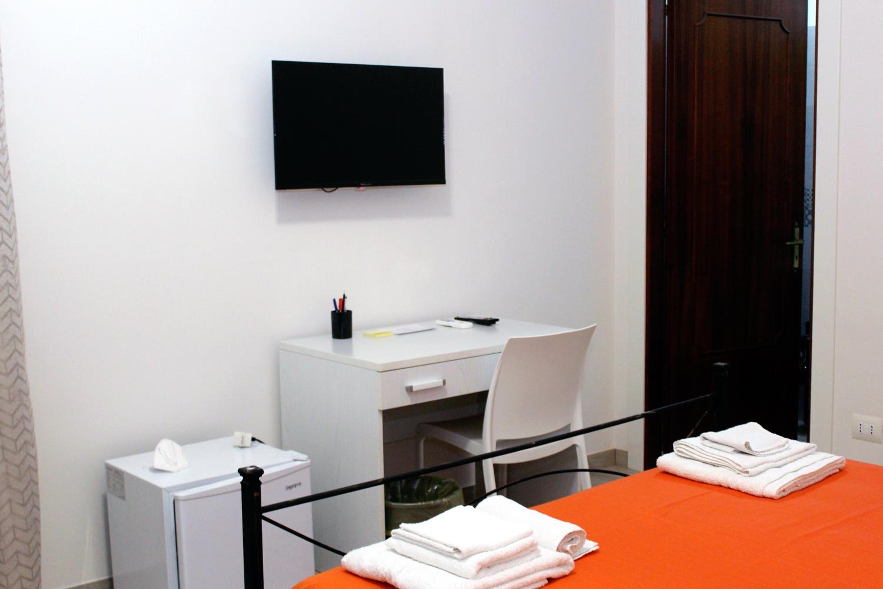 Double Room - Photo 3