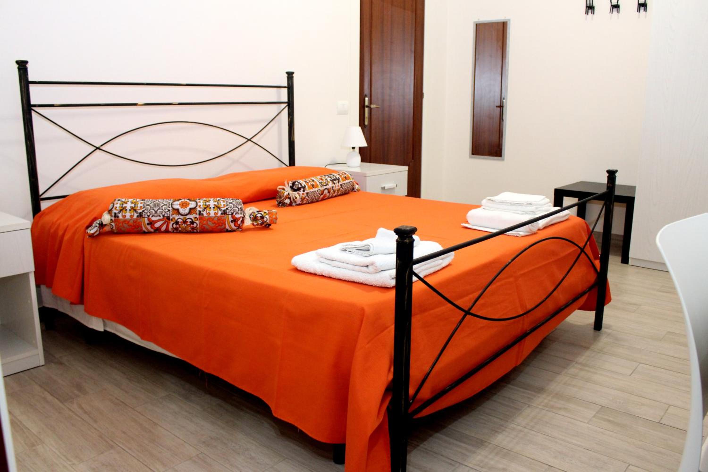 Double Room - Photo 8