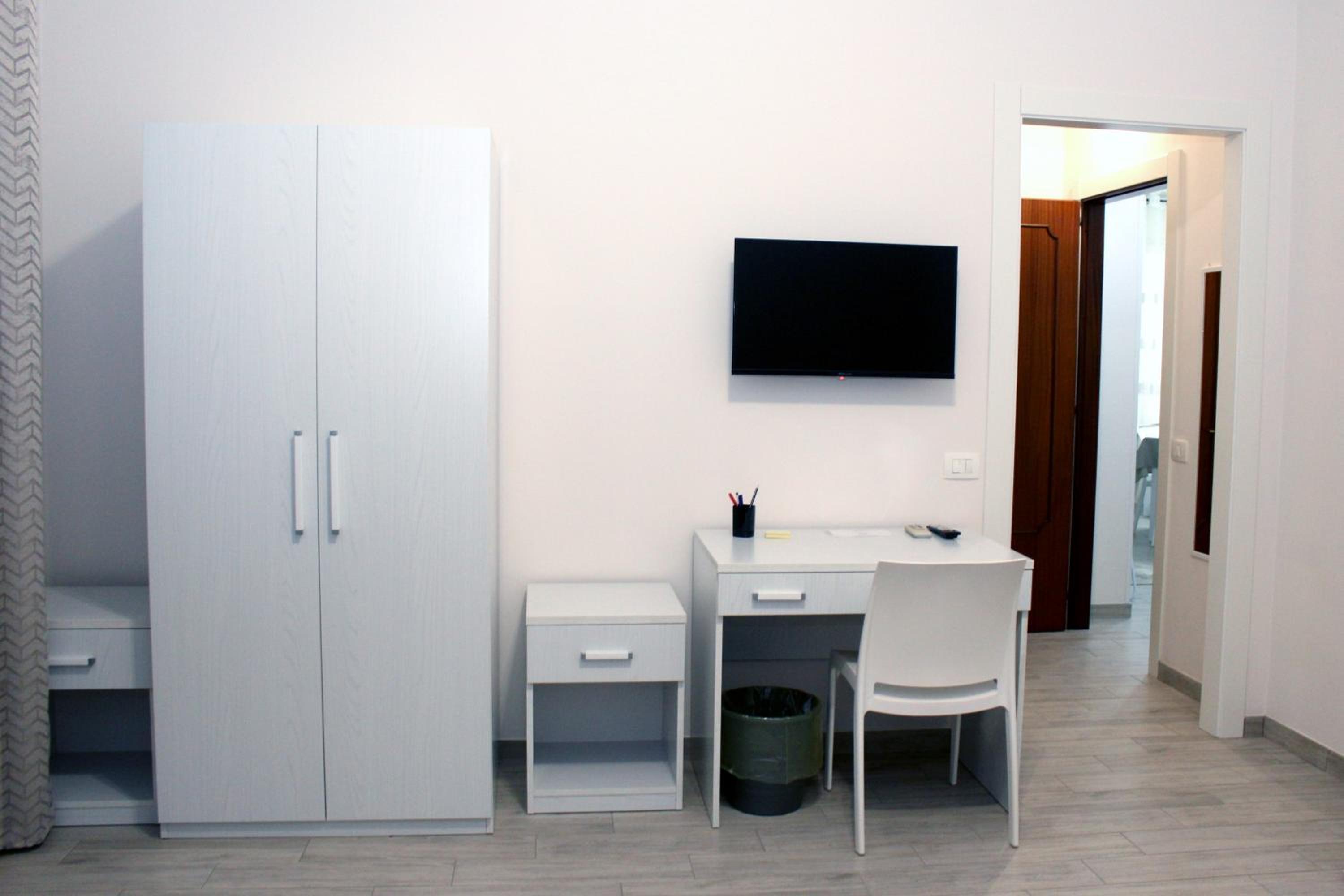 Family Room - Photo 5