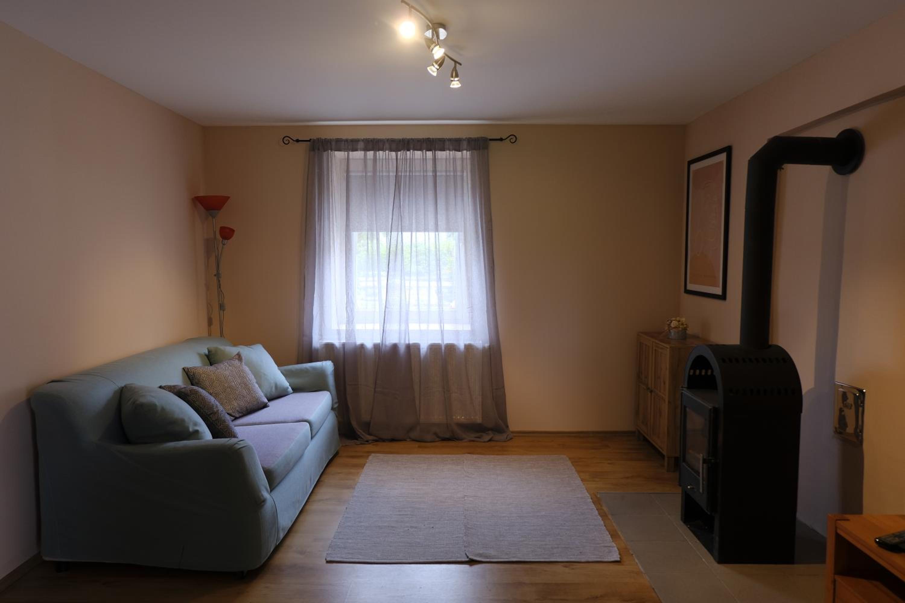 One-Bedroom Apartment photo 1