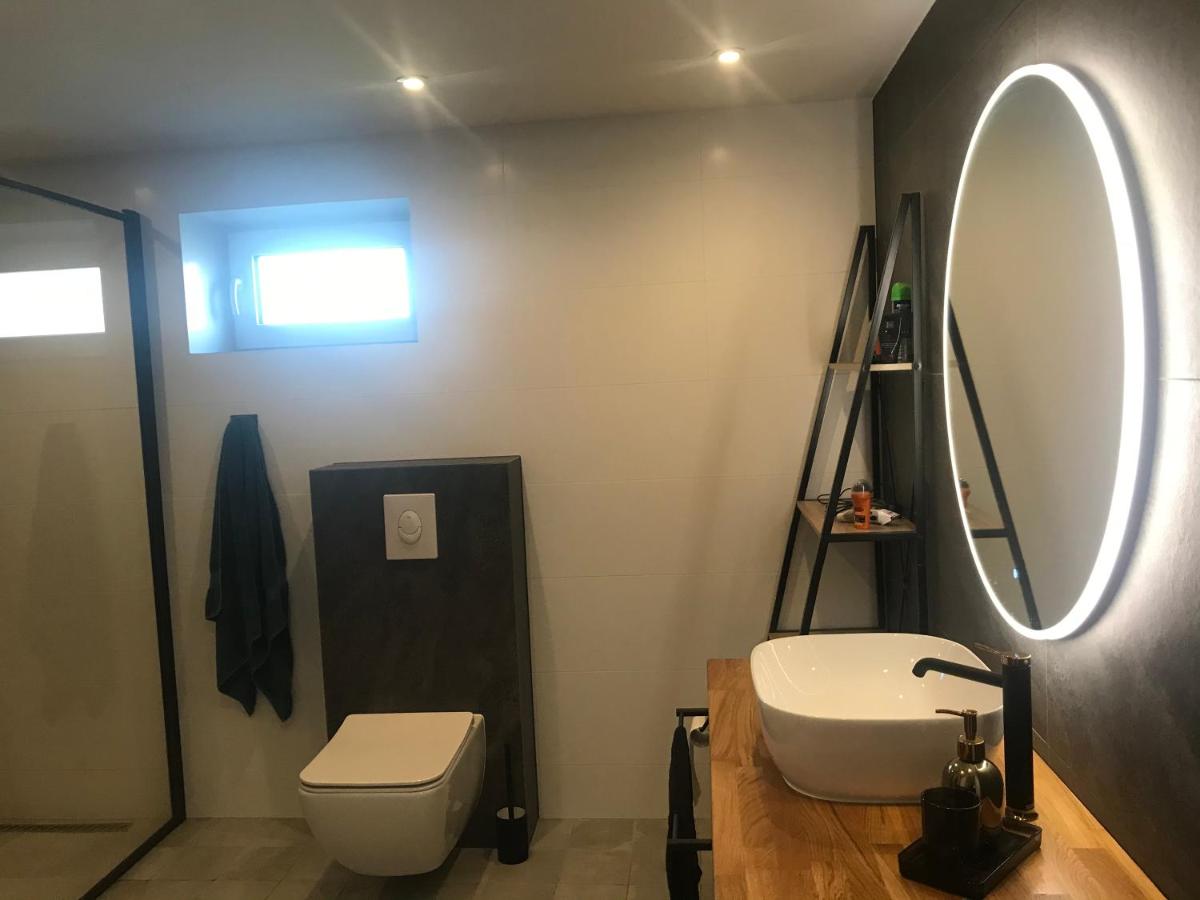 One-Bedroom Apartment - Photo 3