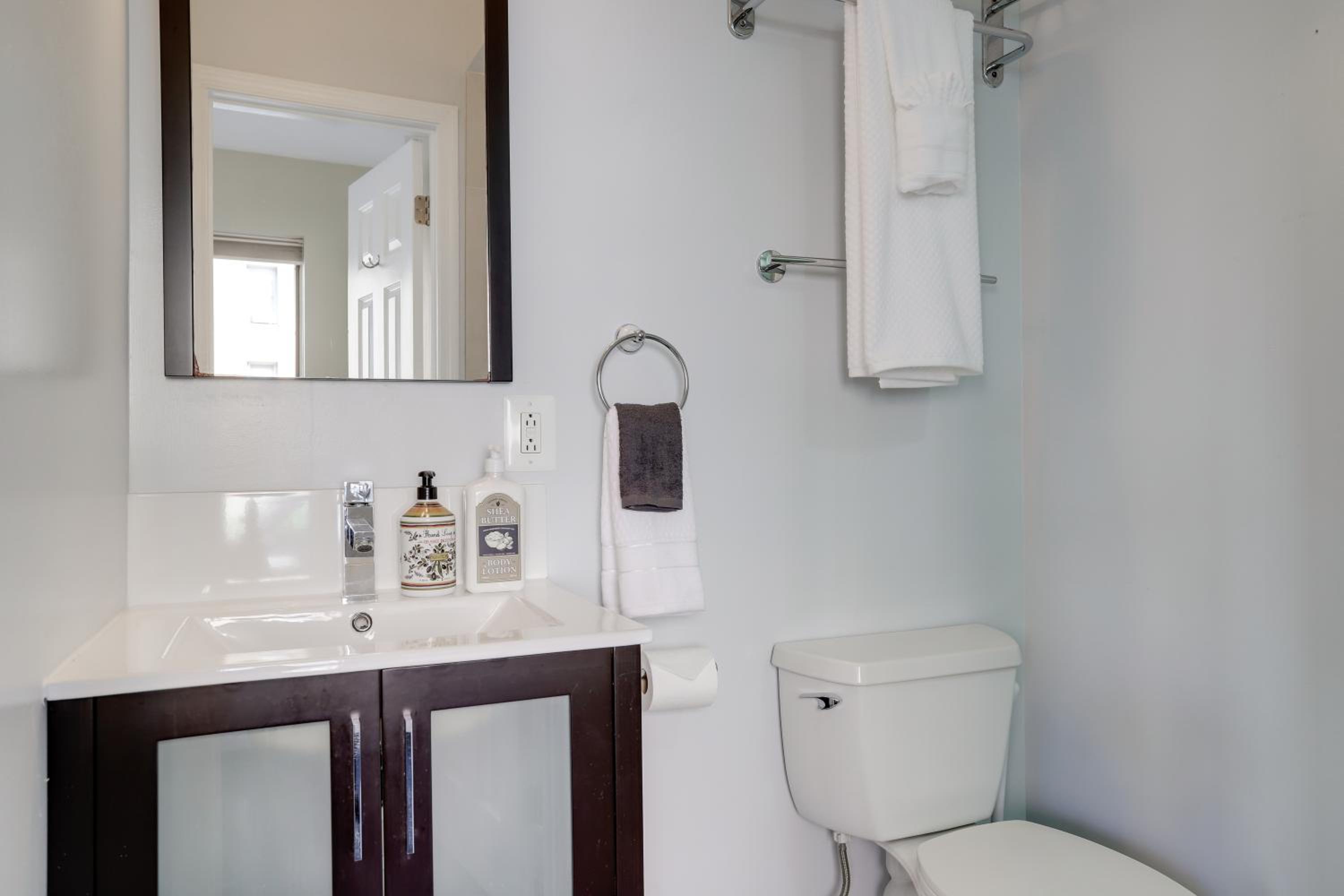 Budget Double Room - Photo 5
