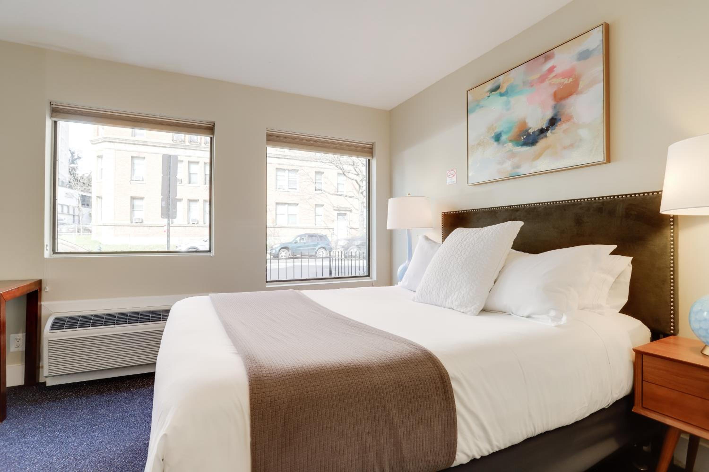 Budget Double Room - Photo 14