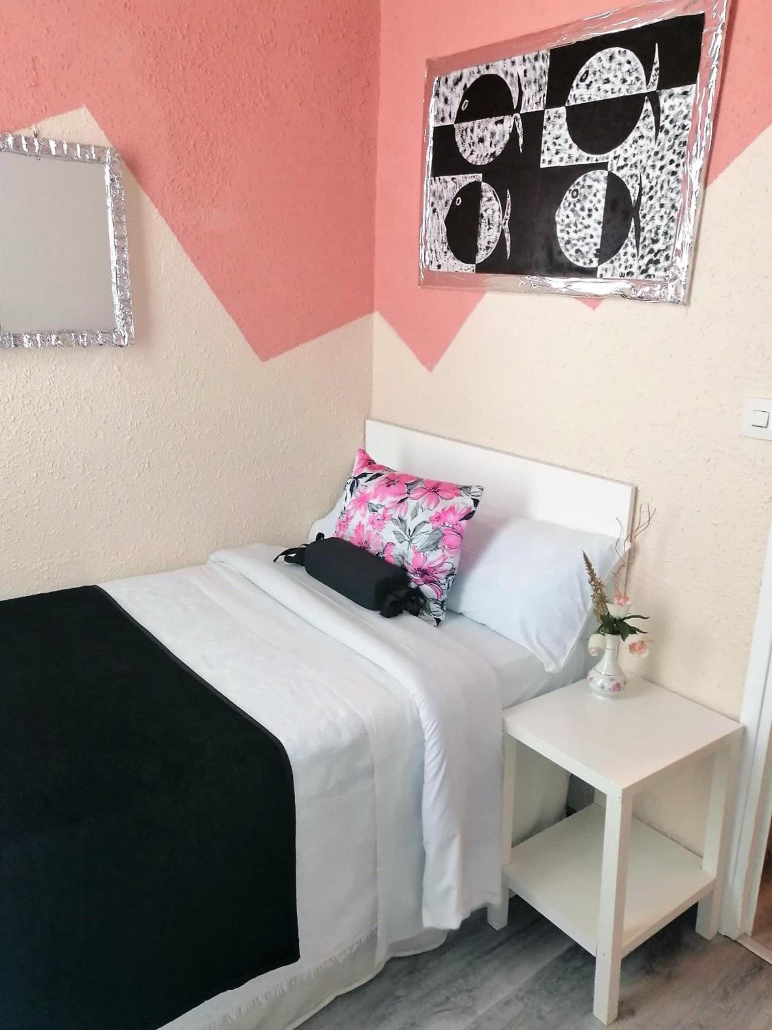 Habitación individual con ducha y baño compartido