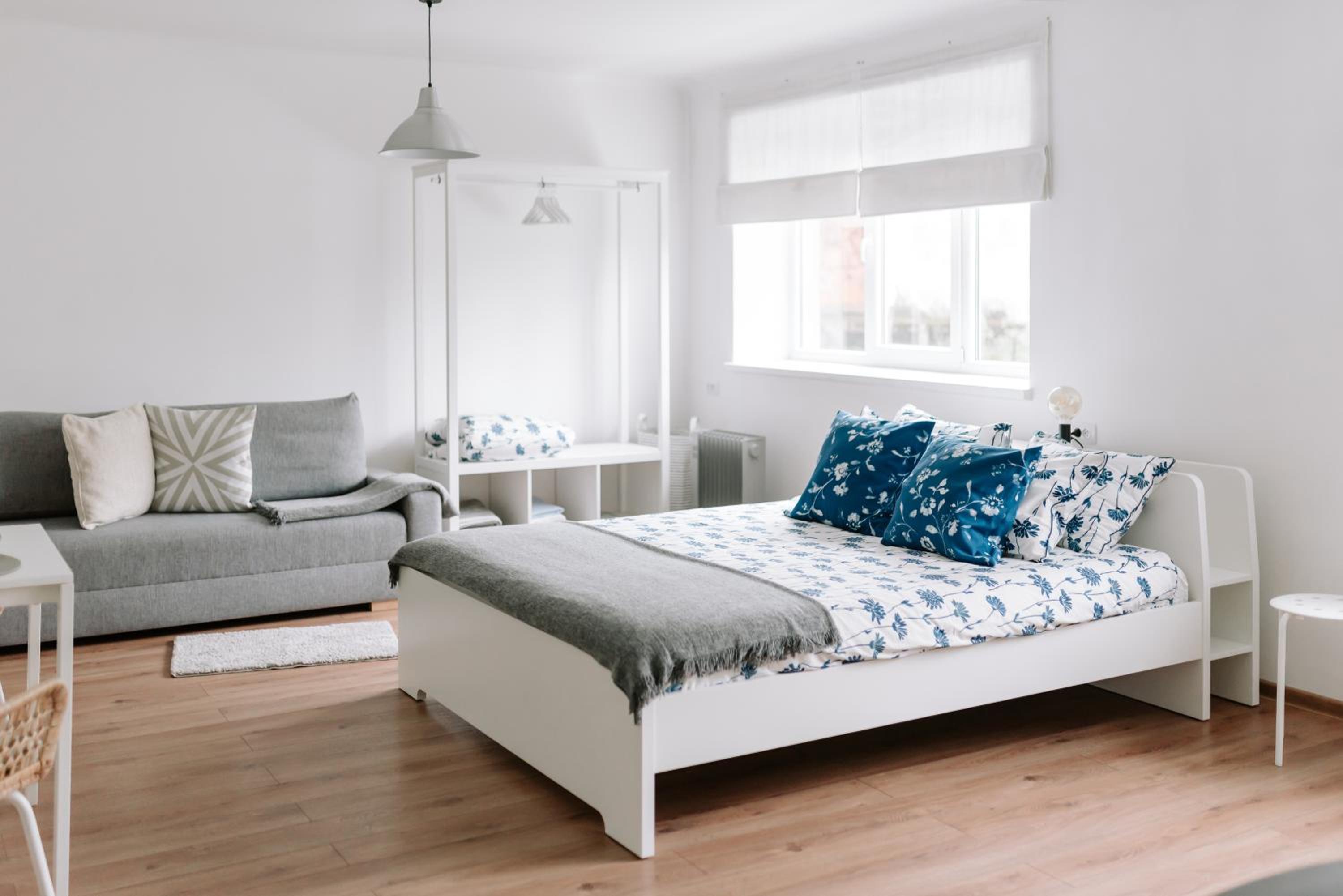 Studio Apartment - Photo 1