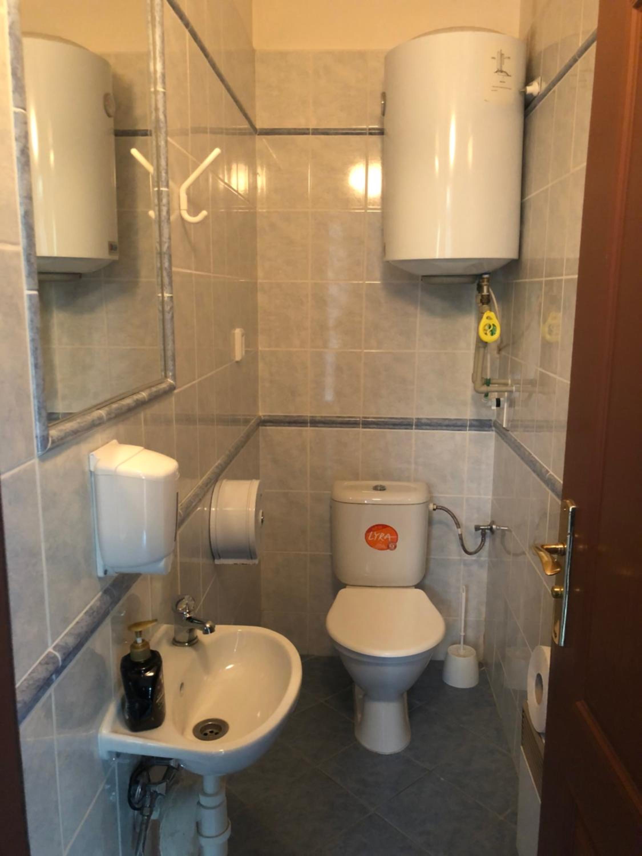 One-Bedroom Apartment - Photo 8