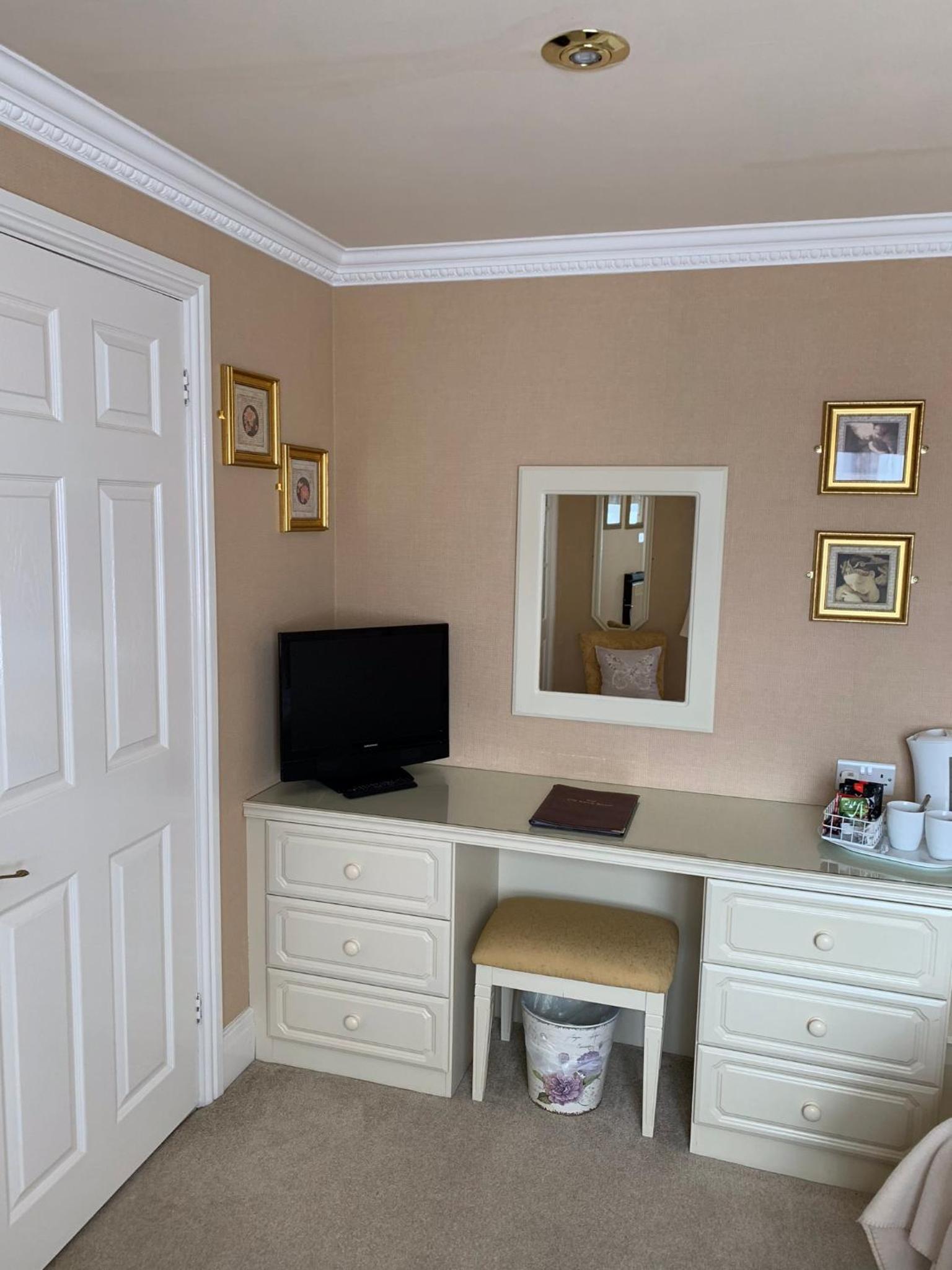 Double Room - Photo 8