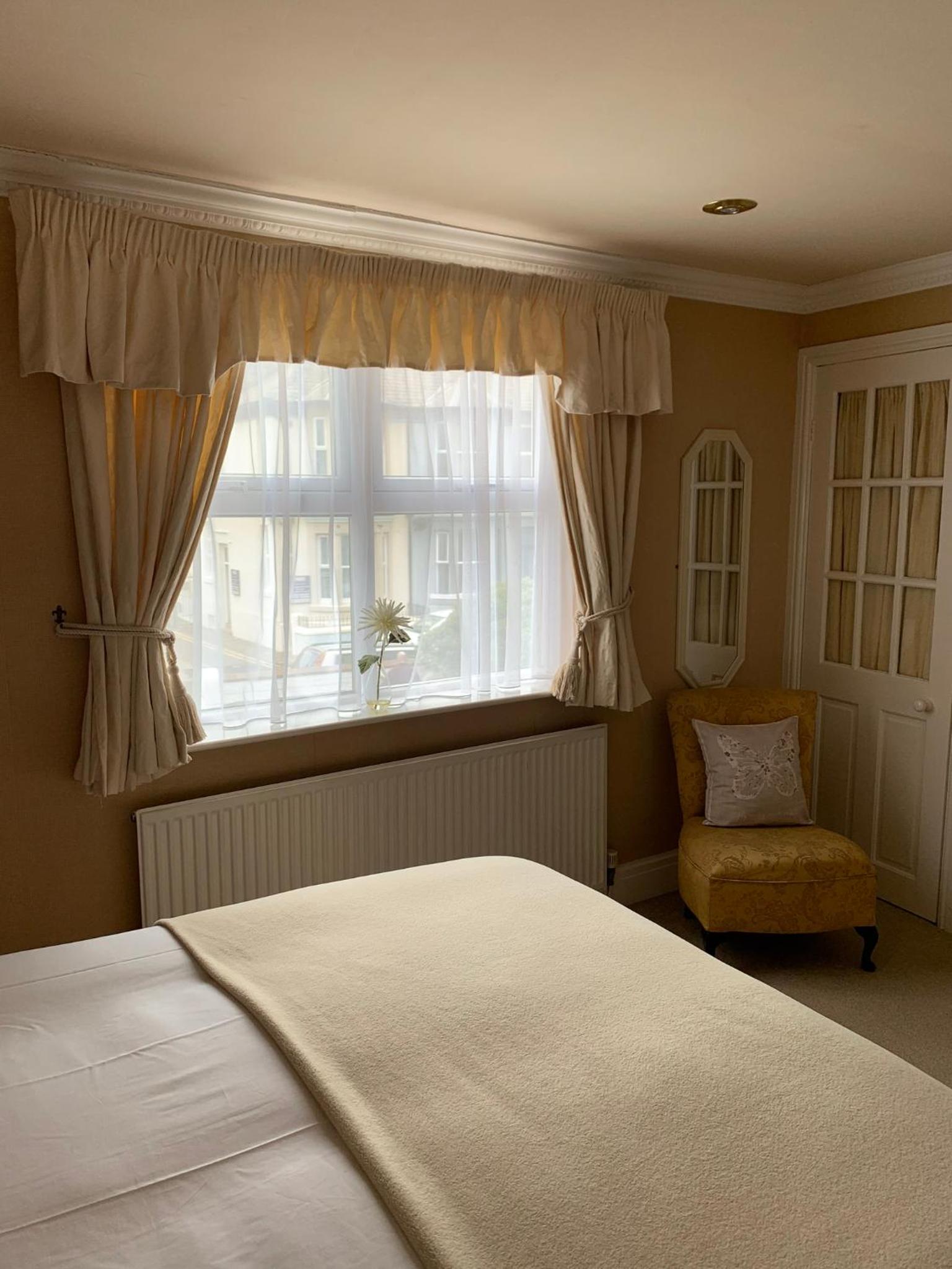 Double Room - Photo 6