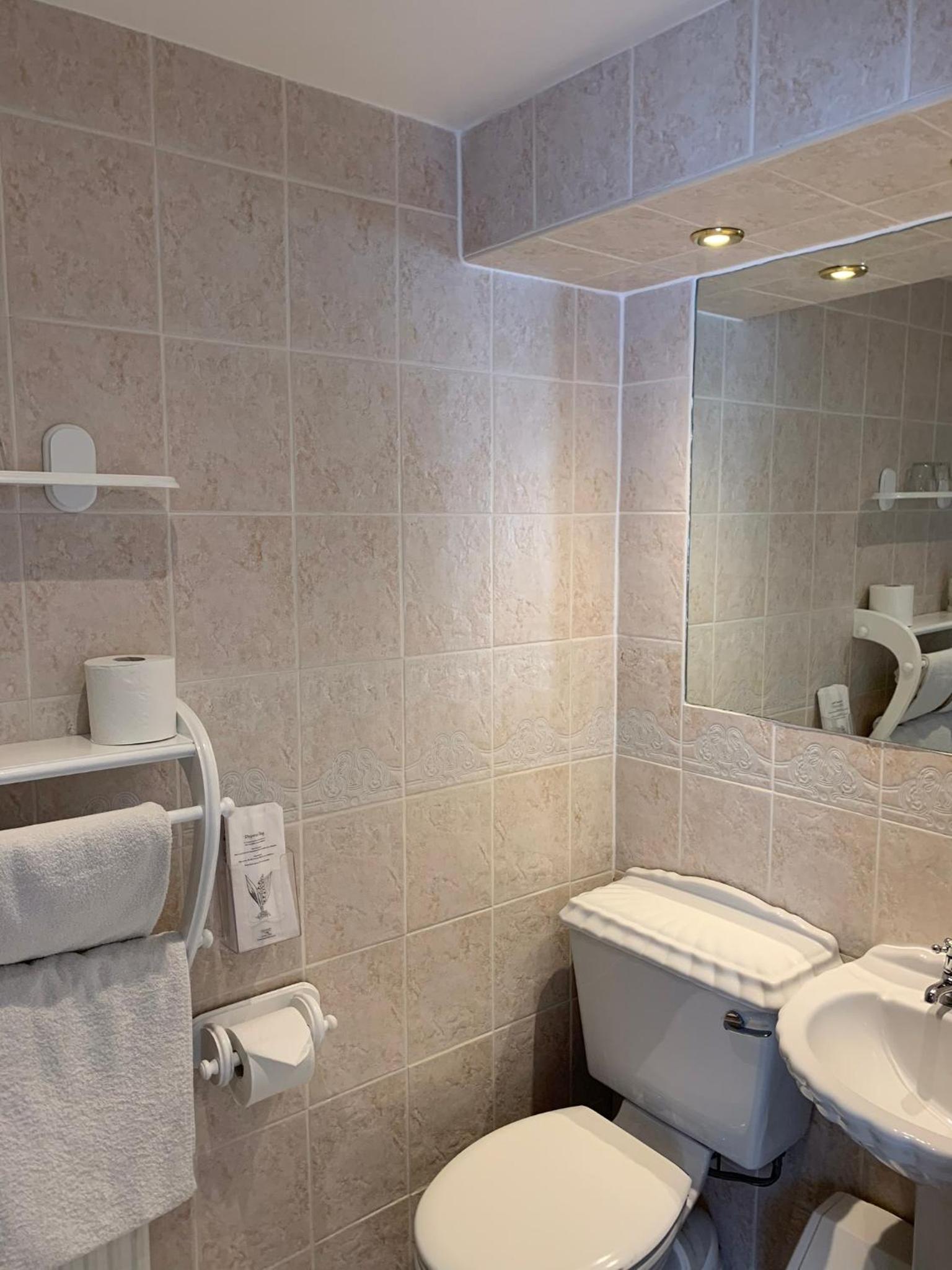 Double Room - Photo 7