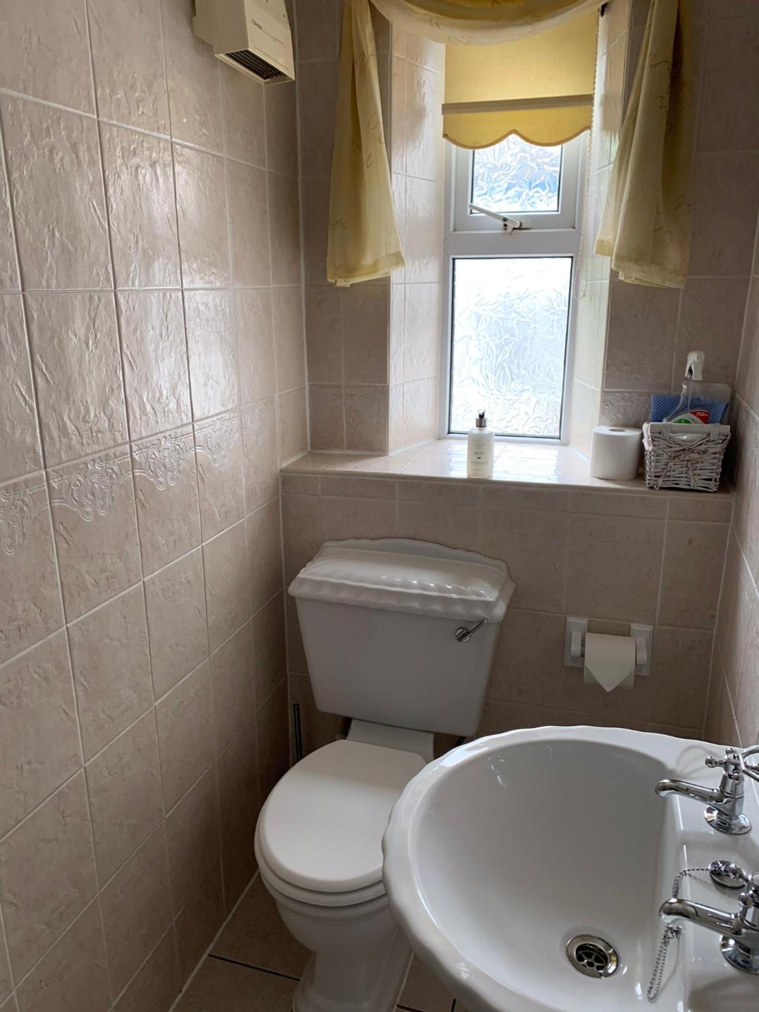 Twin Room - Photo 7