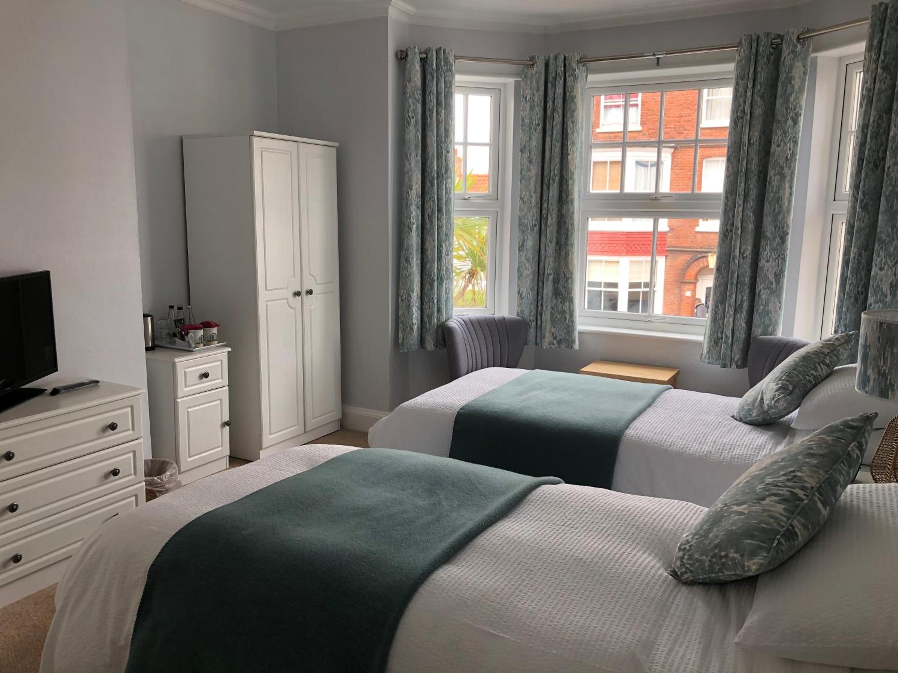 Standard Twin Room with Sea View