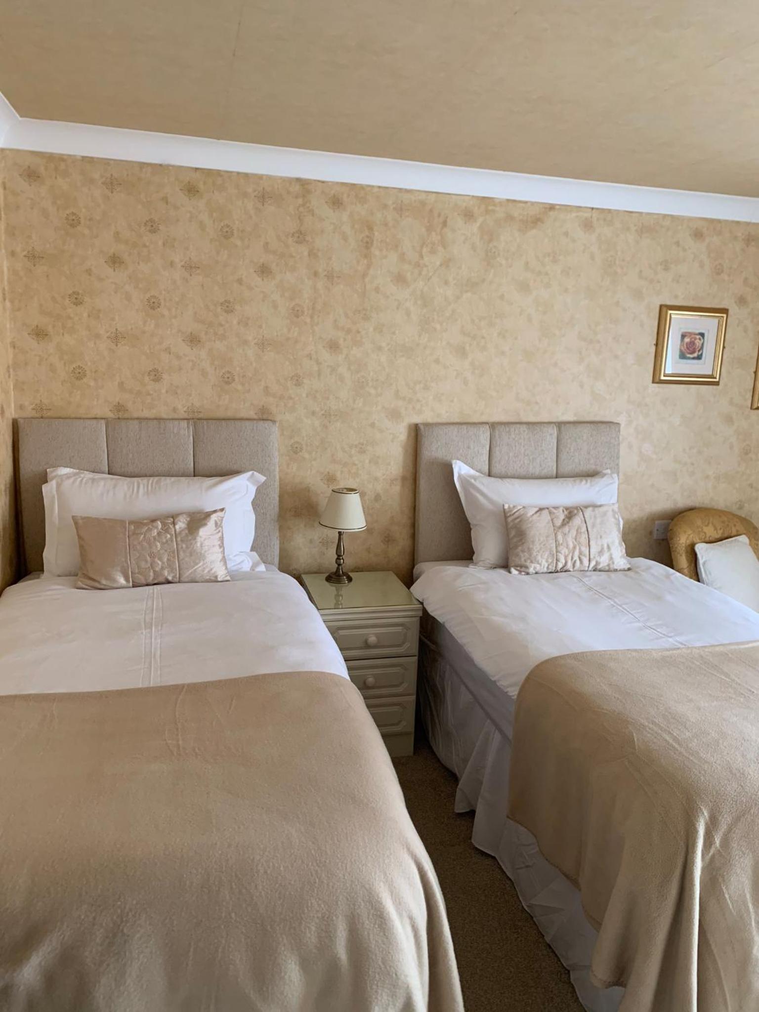 Twin Room - Photo 8