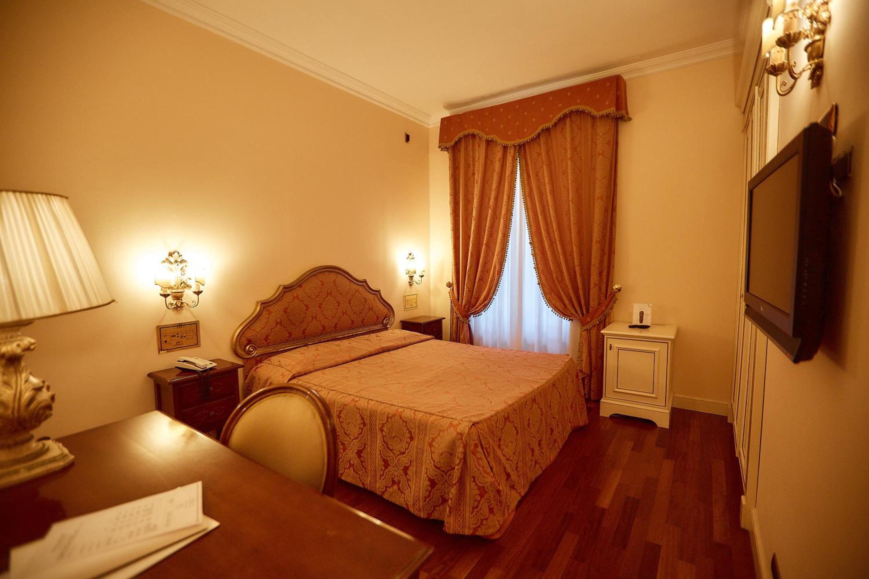 Double or Twin Room - Photo 1