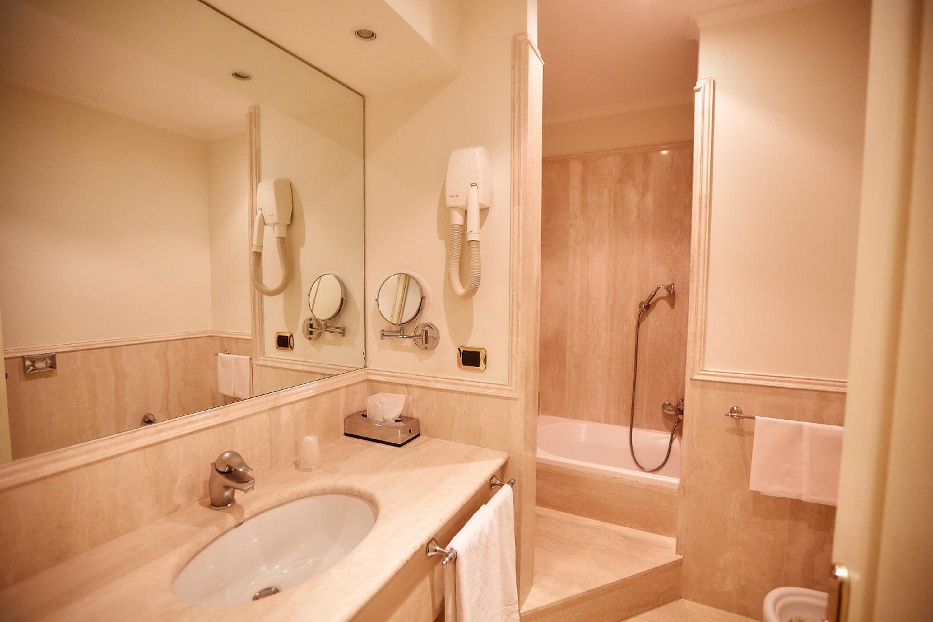 Double or Twin Room - Photo 3
