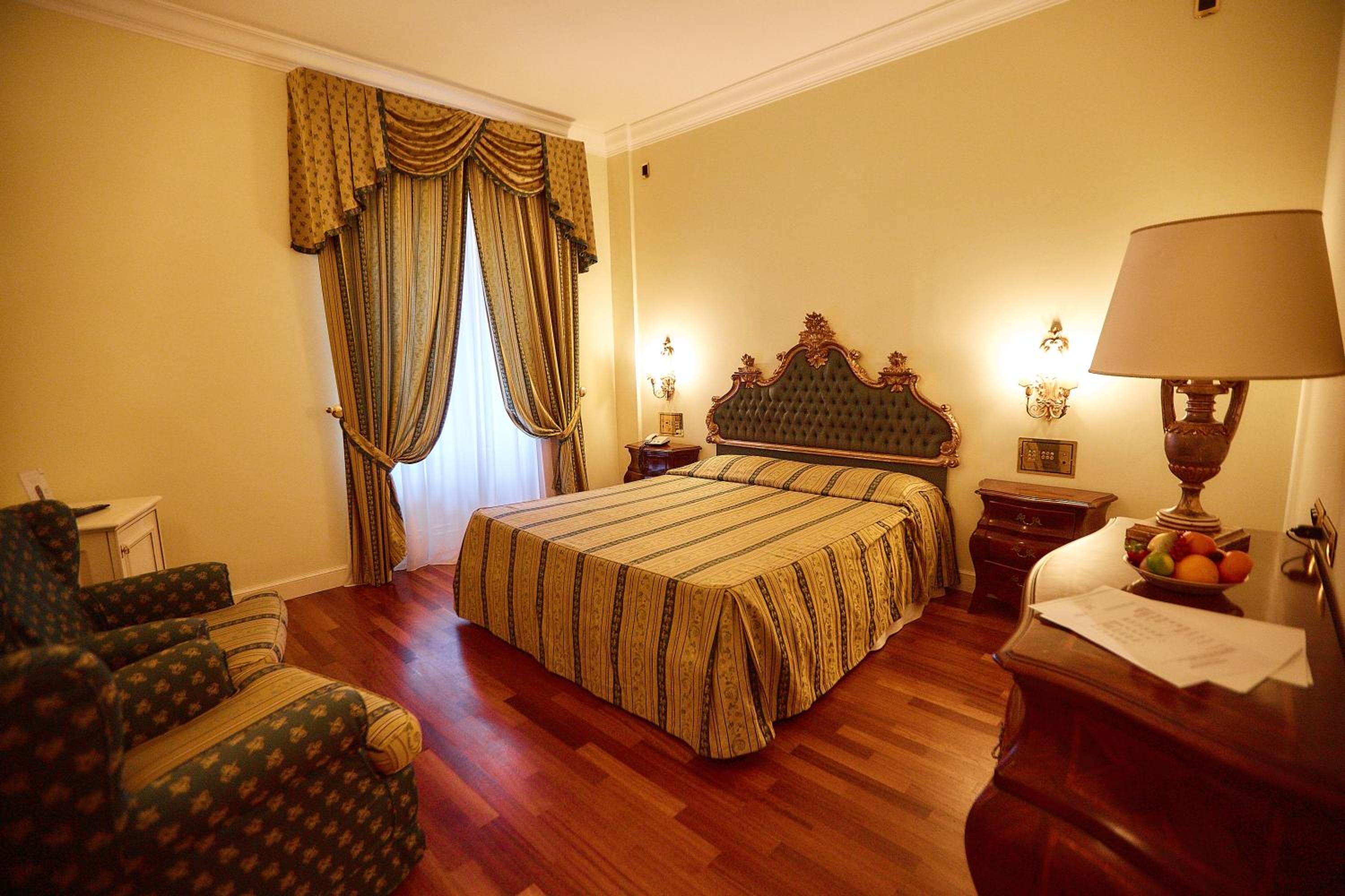 Deluxe Room - Photo 1