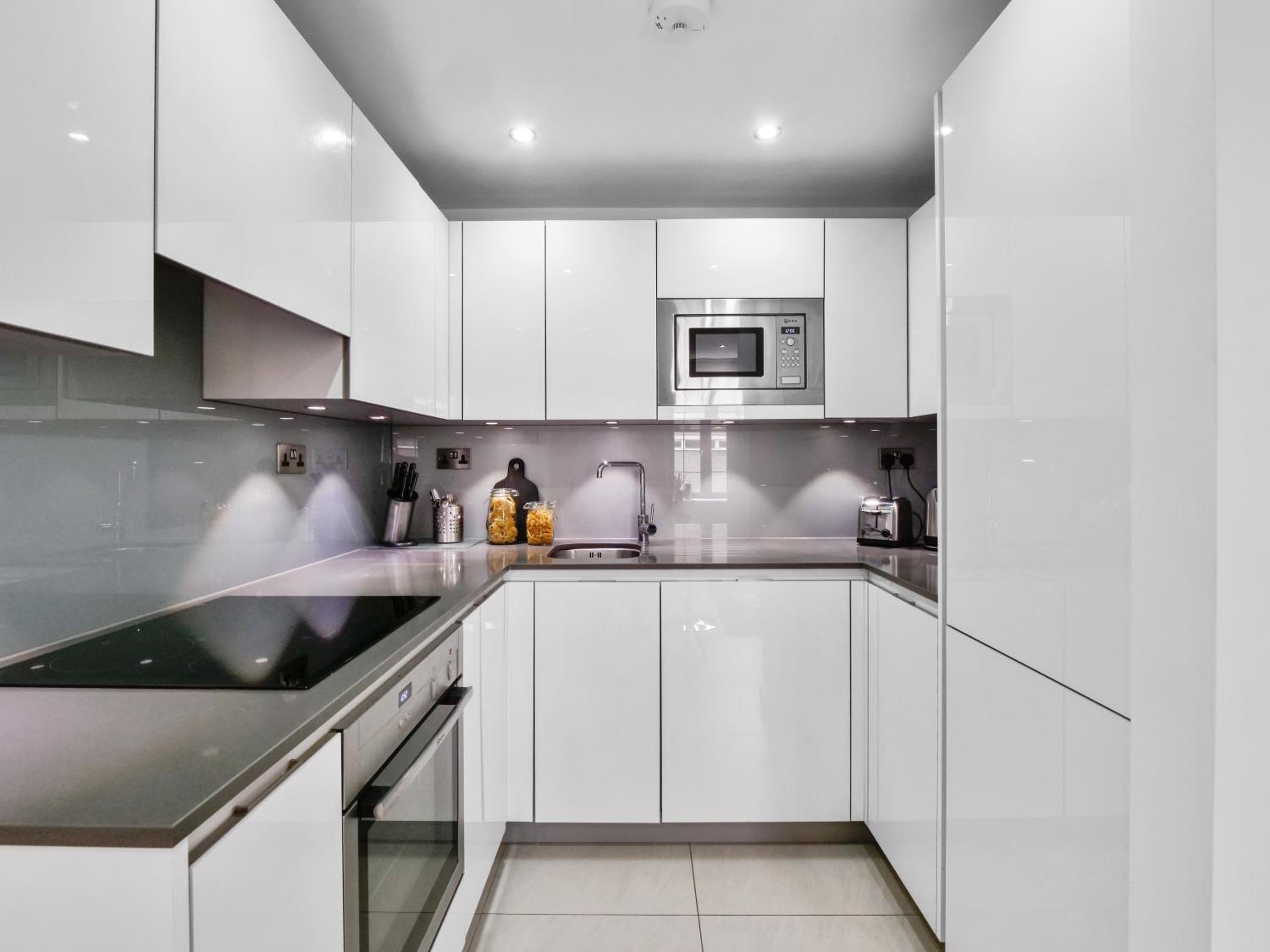 Three-Bedroom Apartment photo 2