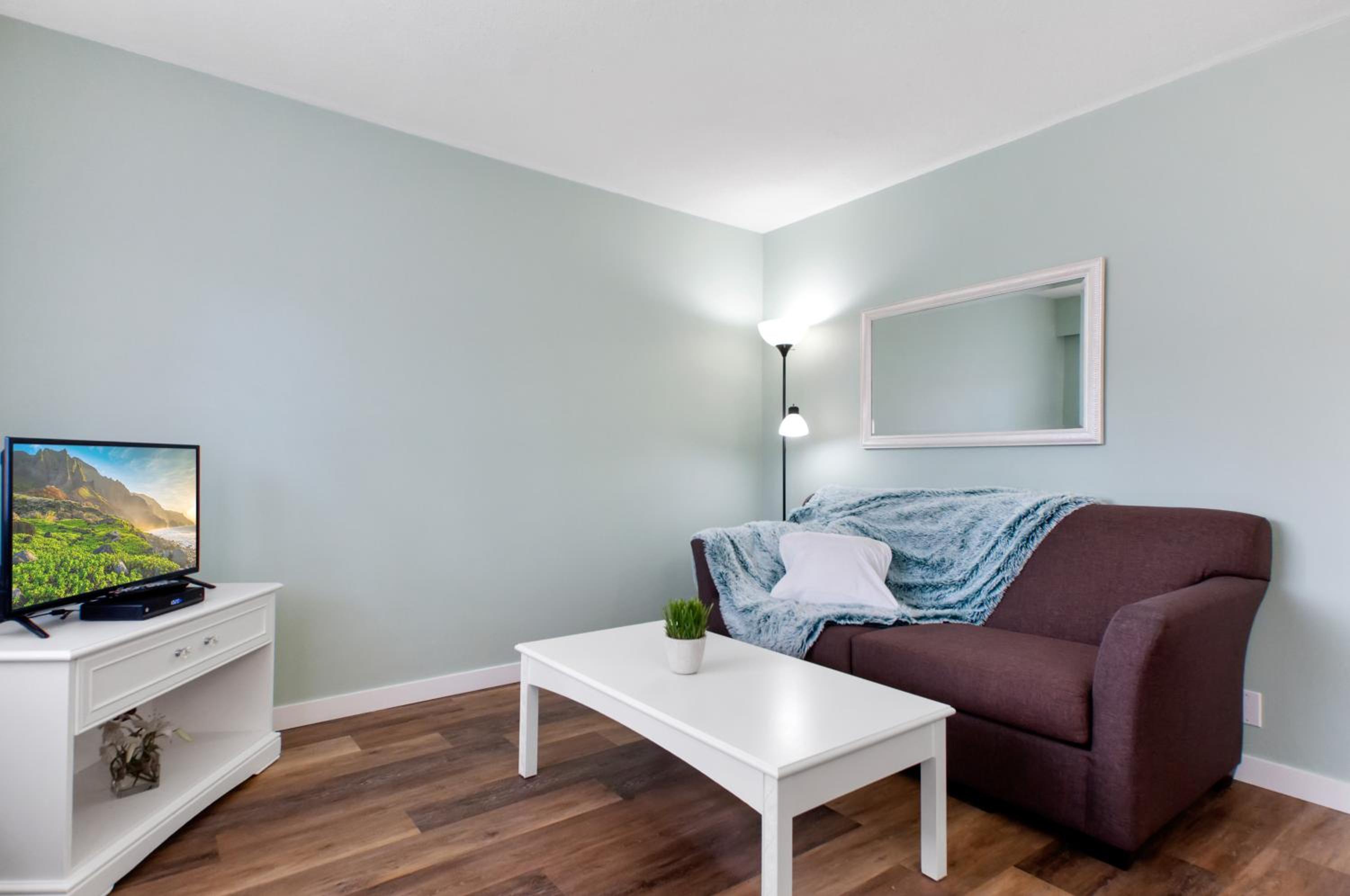 Deluxe One Bedroom Queen + Sofa Bed + Kitchen photo 1