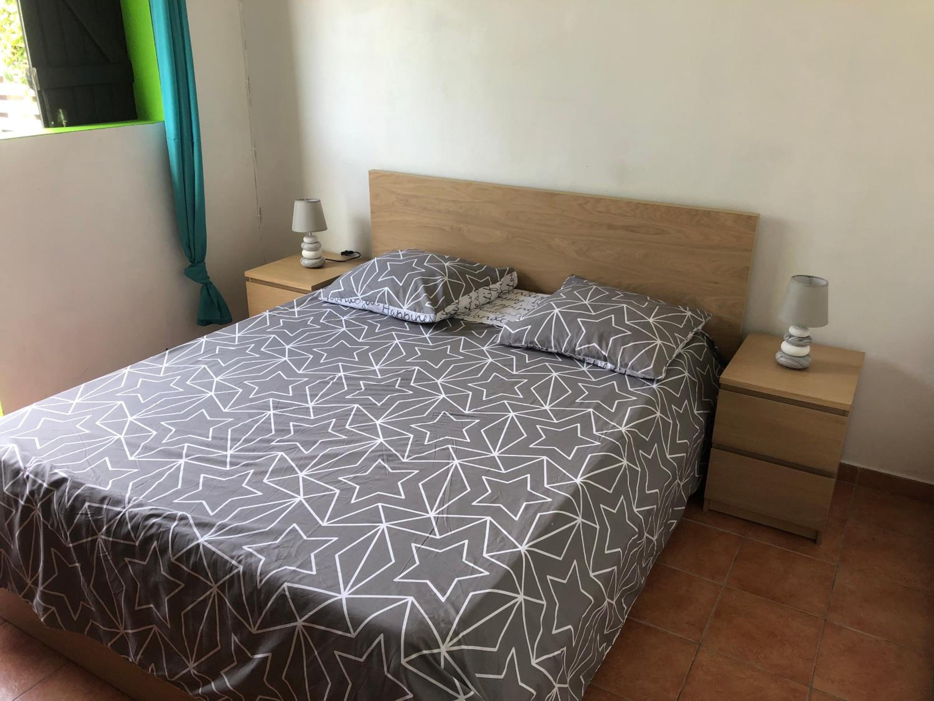 One-Bedroom Apartment - Photo 1