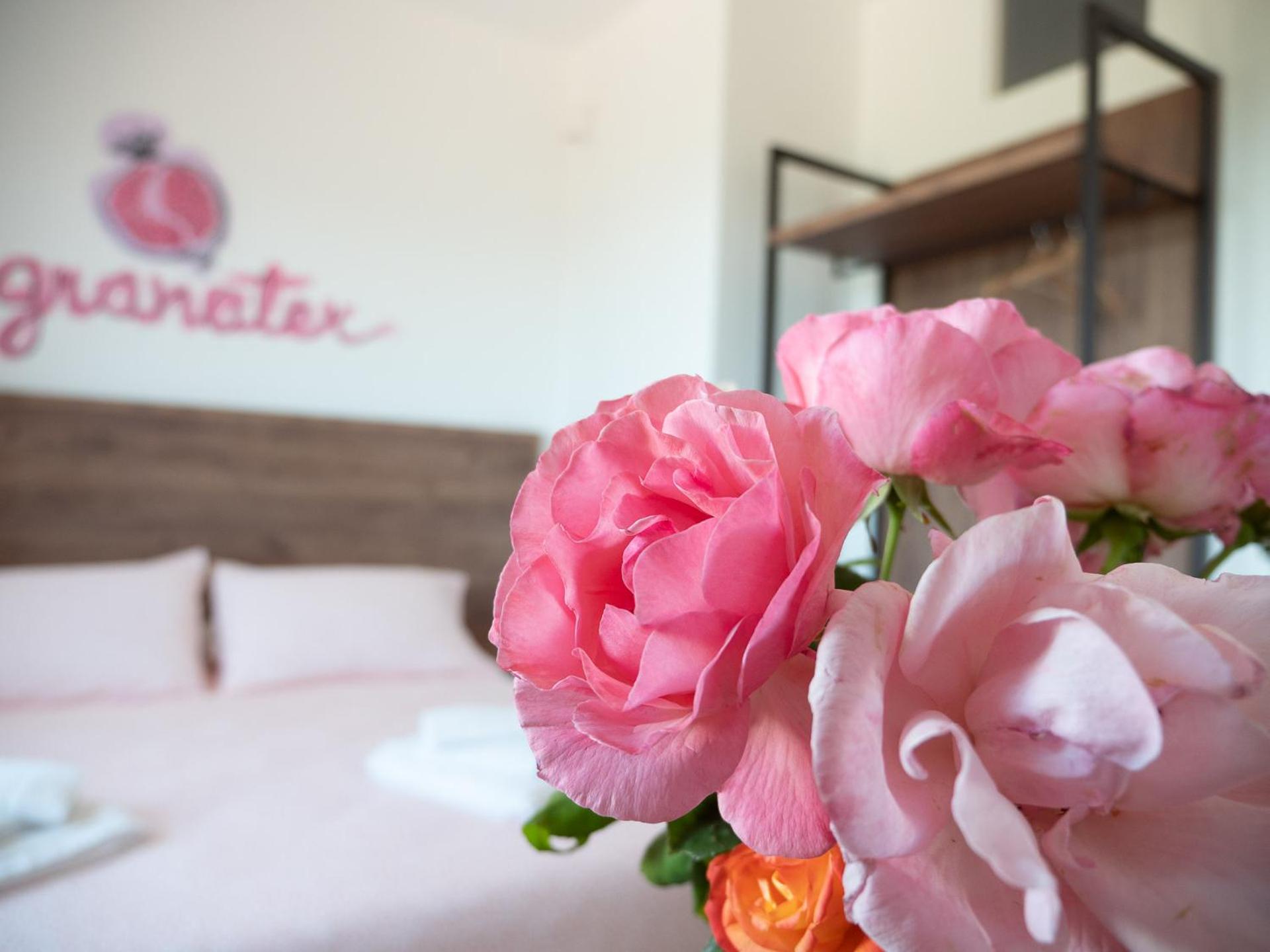 Double Room with Private Bathroom - Photo 2