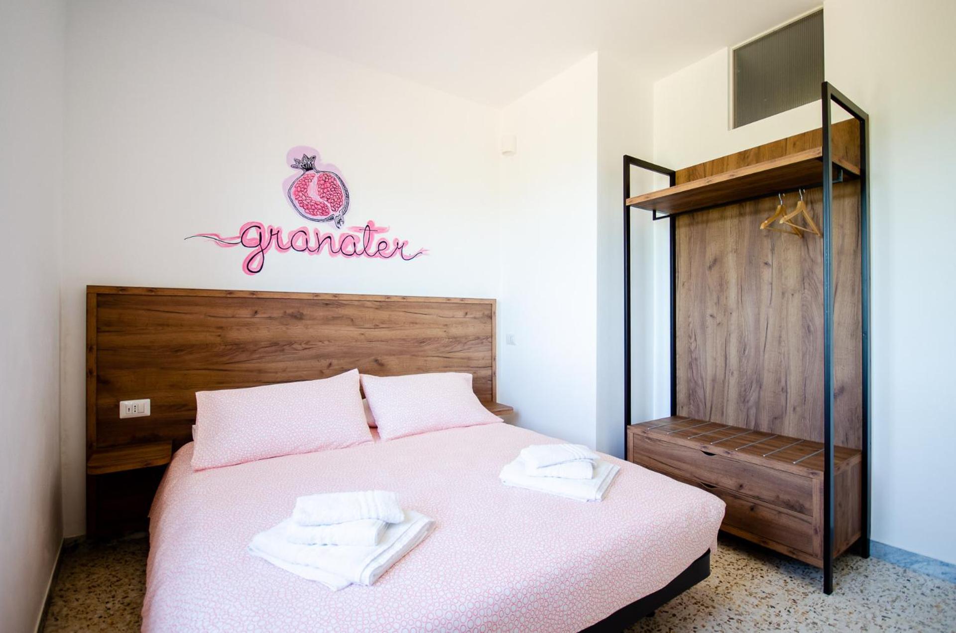 Double Room with Private Bathroom - Photo 6