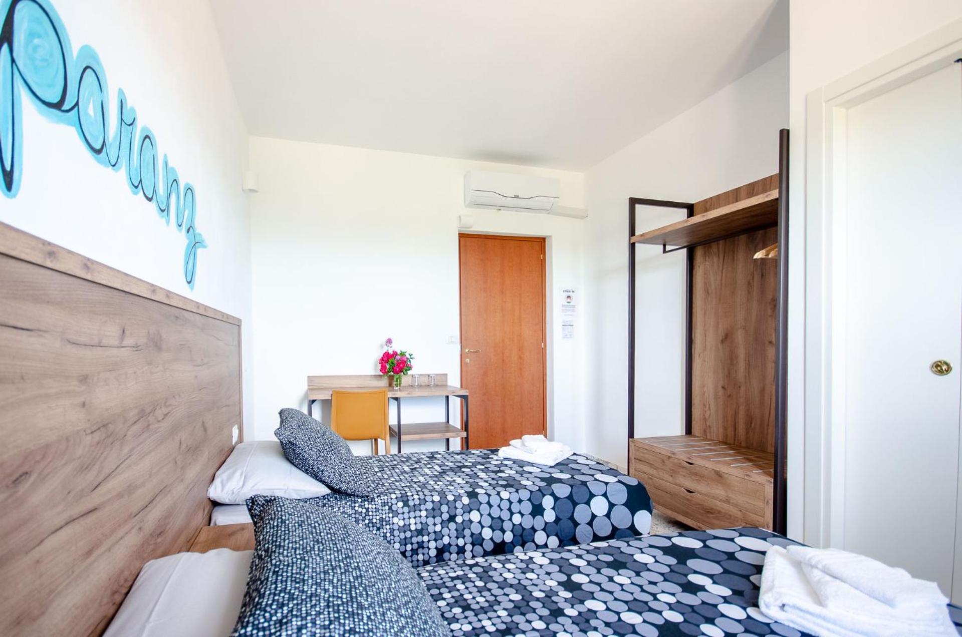 Double or Twin Room with Bathroom - Photo 3