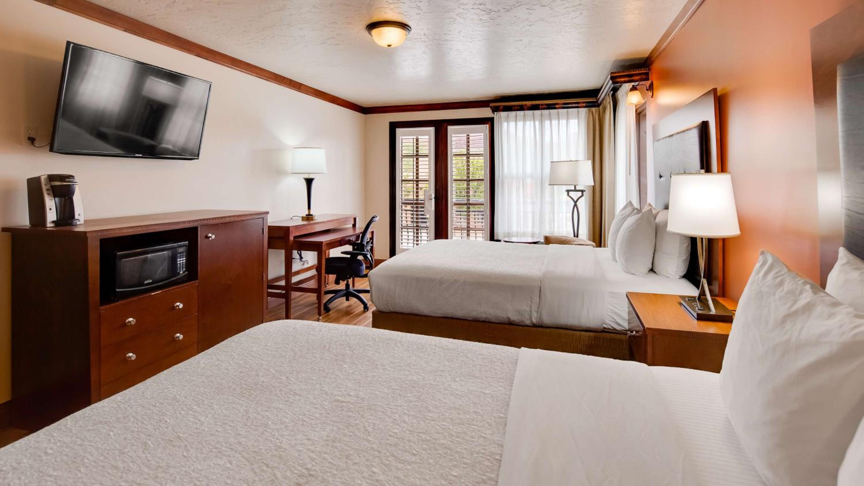 Queen Room with Two Queen Beds and Roll-In Shower - Disability Access/Non-Smoking