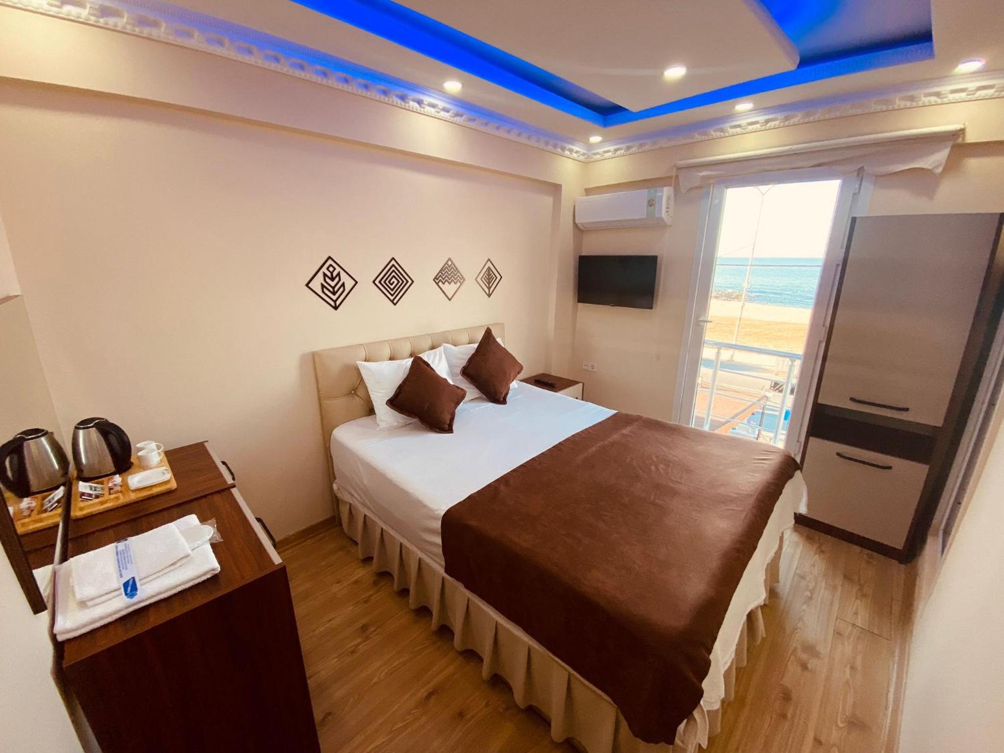 Double Room with Sea View - Photo 1