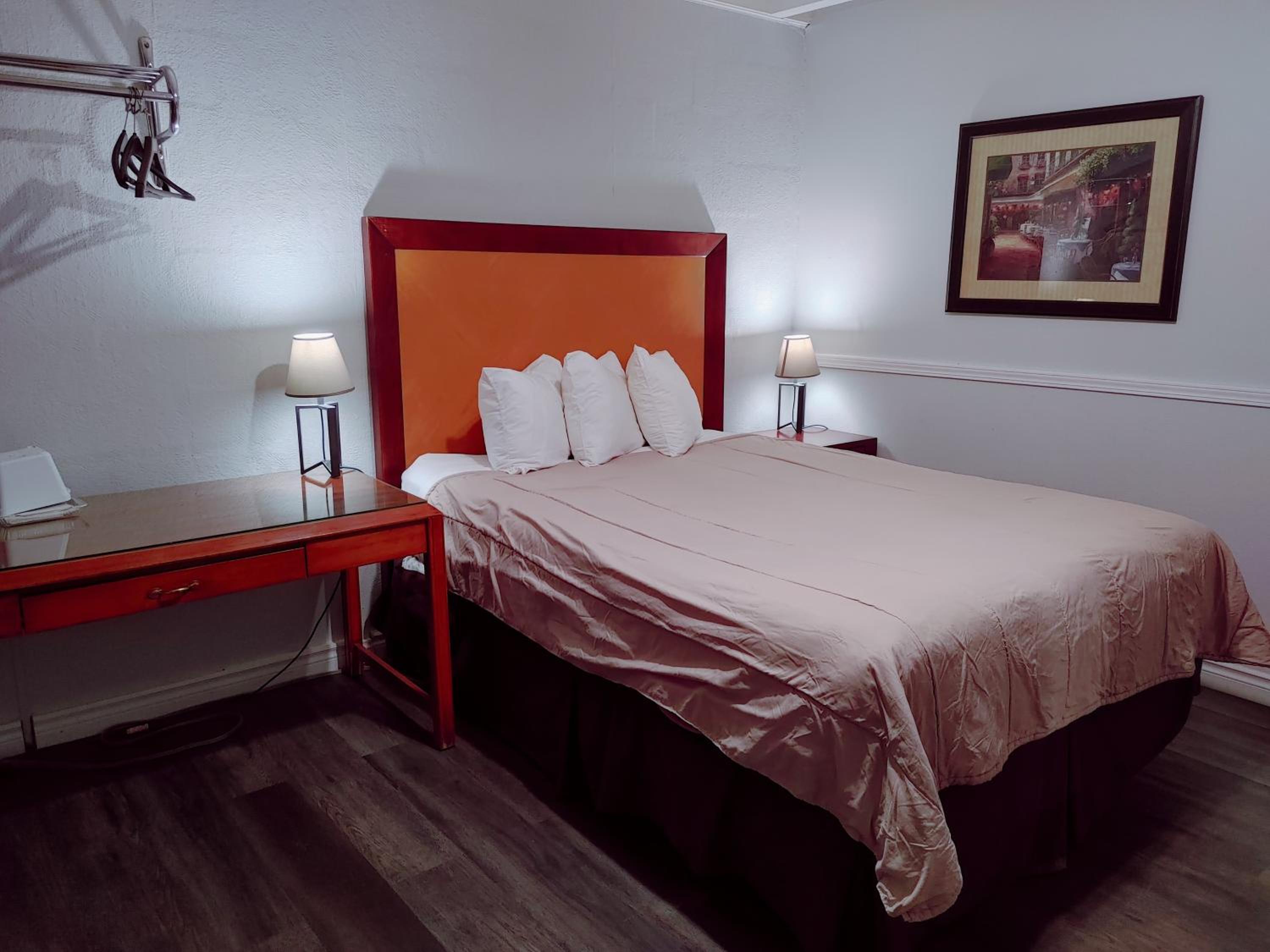 Queen Room - Photo 2