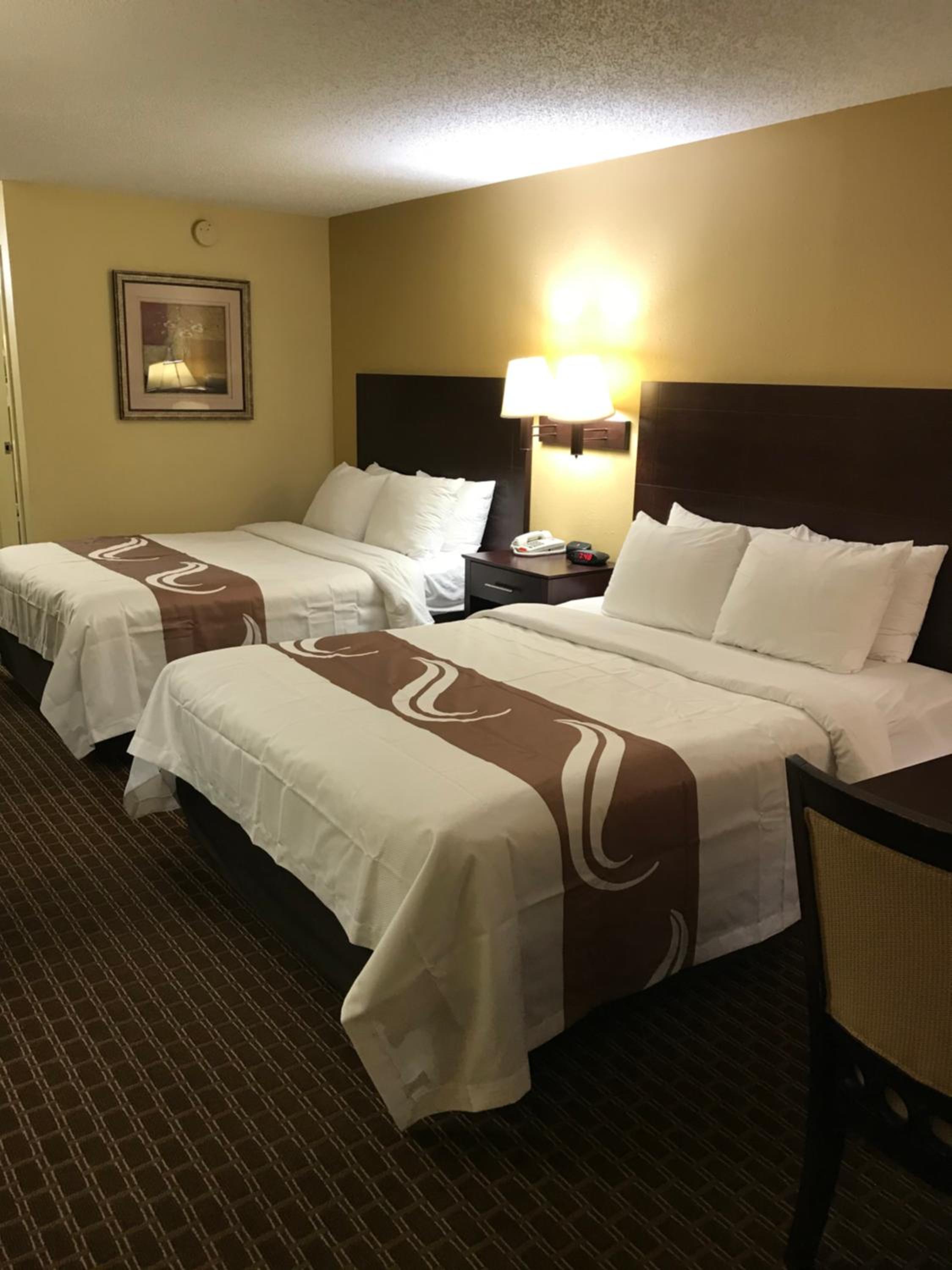 Queen Room with Two Queen Beds - Non-Smoking - Photo 7