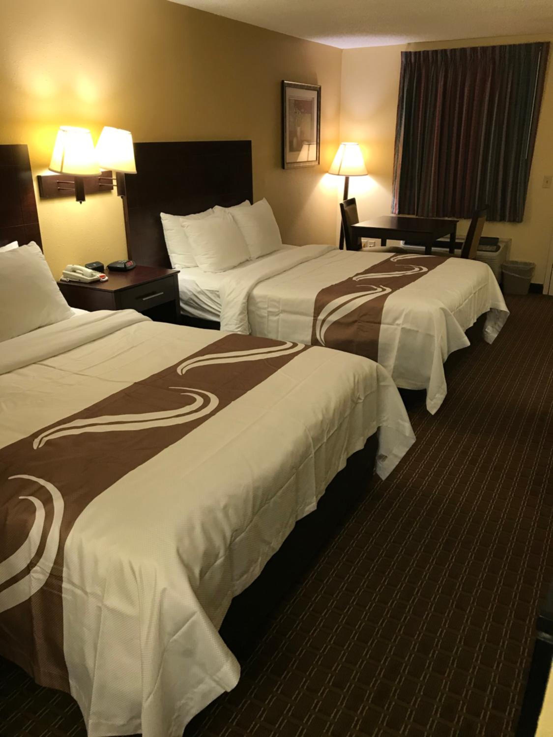 Queen Room with Two Queen Beds - Non-Smoking - Photo 6