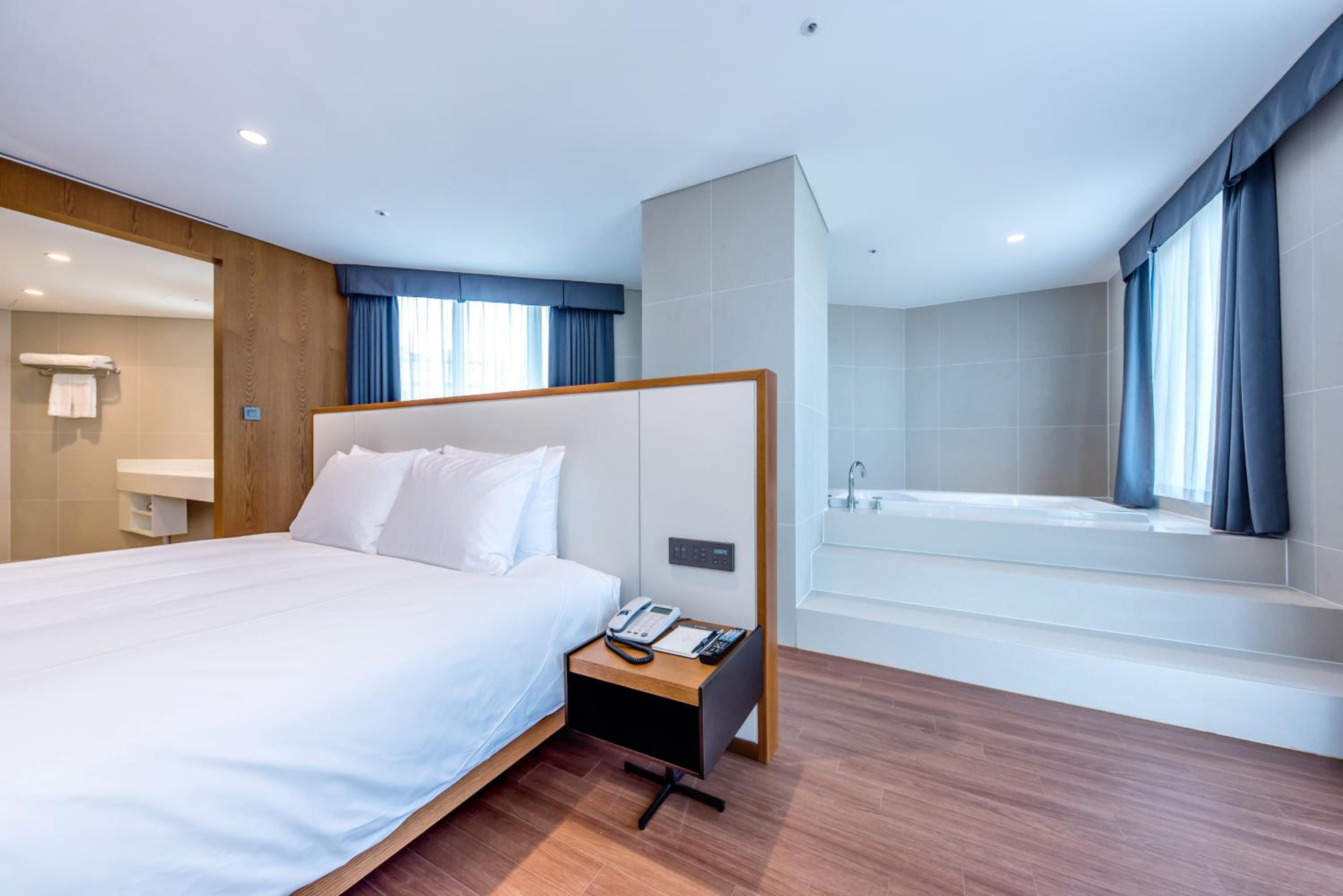 Suite with Sea View photo 2