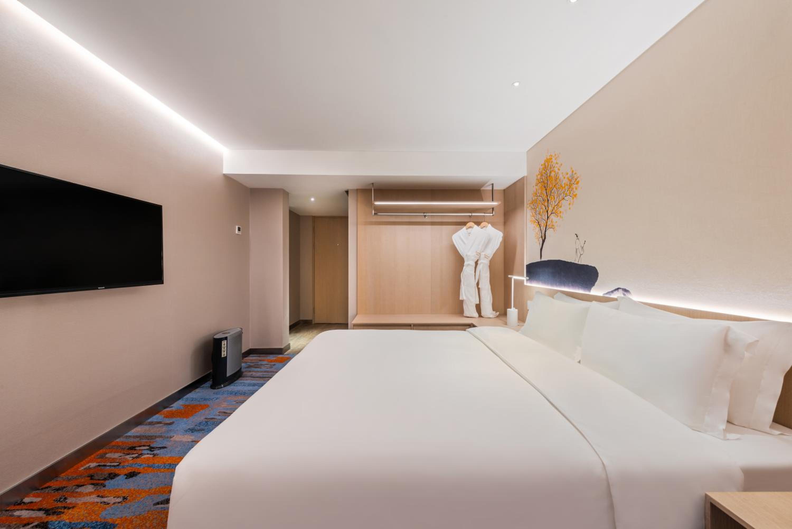 Business King Room - Free Soft Drink - Photo 1